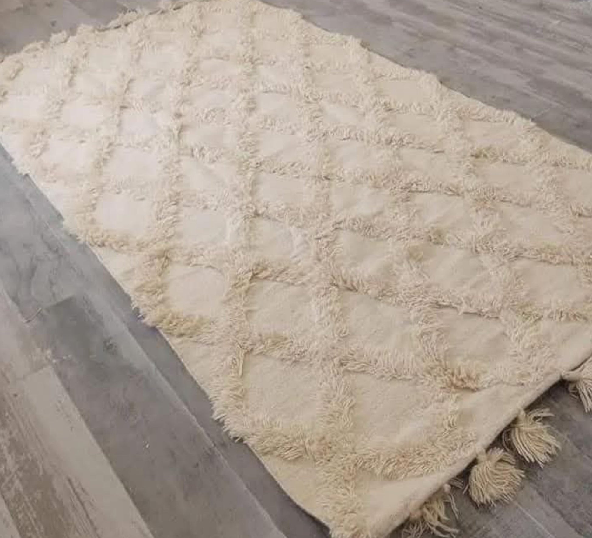 Ivory rug with delicate, scattered, diamond - patterned embroidery - Vitrine Furniture - Accessories