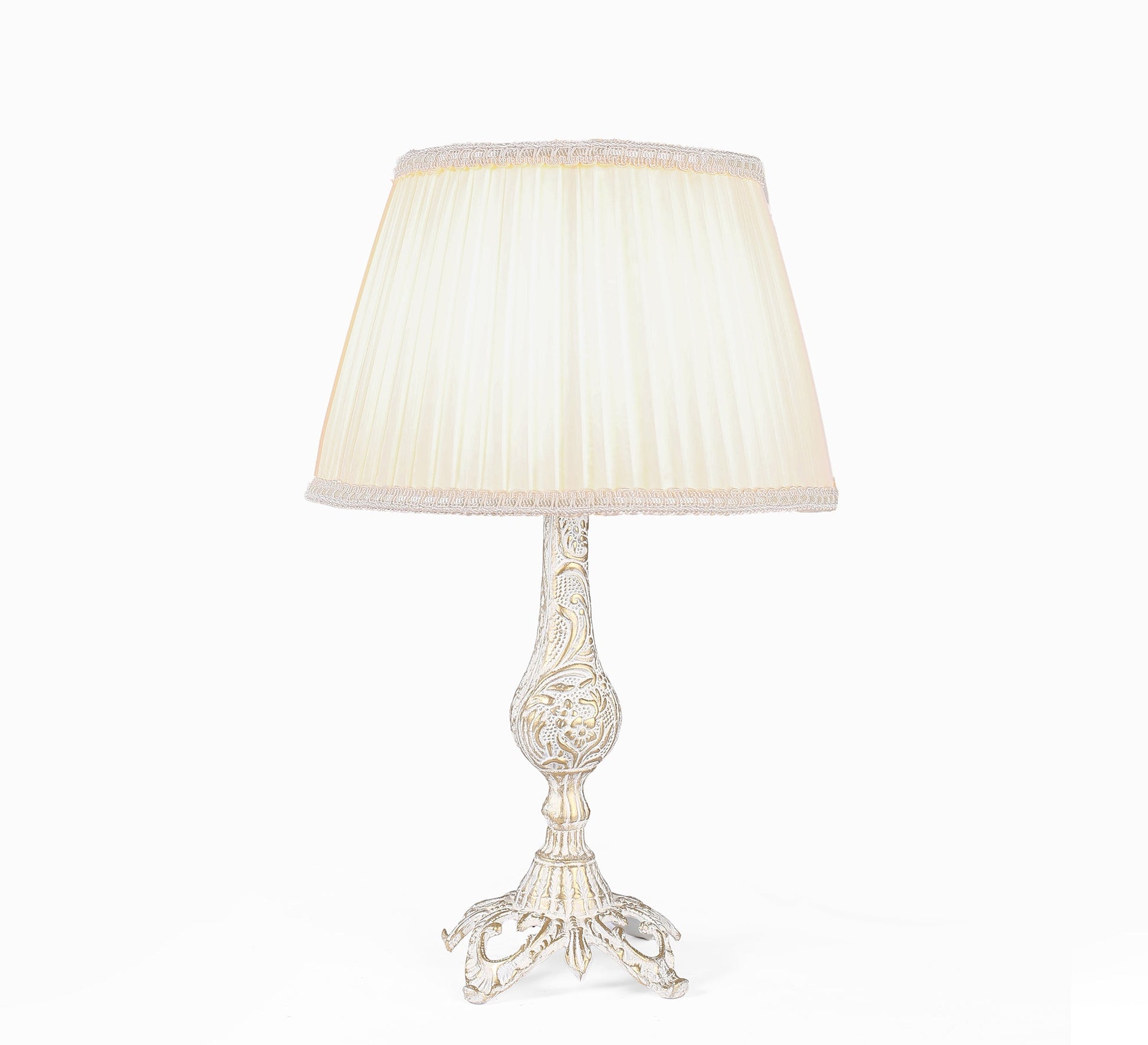 Lamp in an elegant antique style - Vitrine Furniture - Lighting