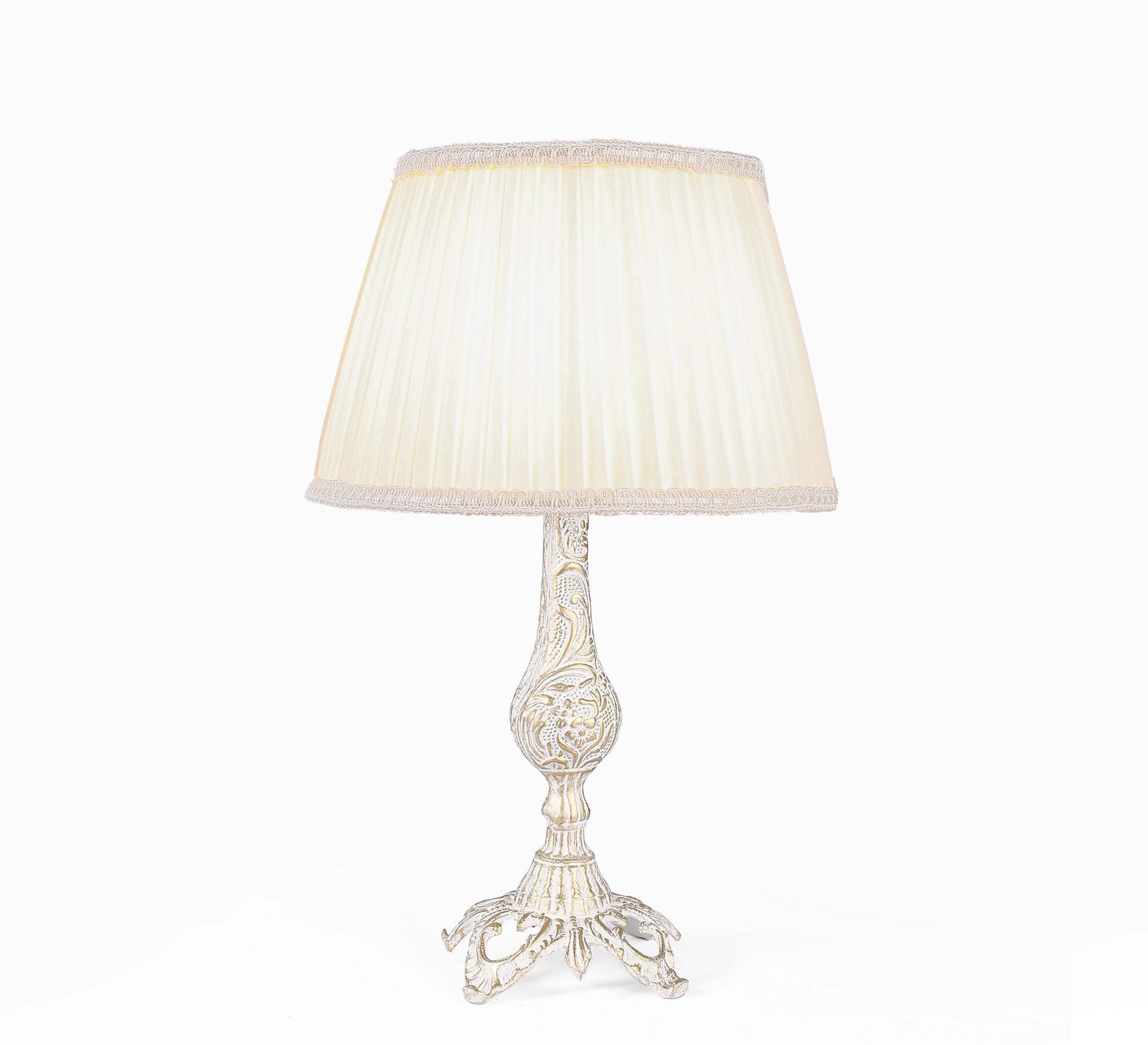 Lamp in an elegant antique style - Vitrine Furniture - Lighting