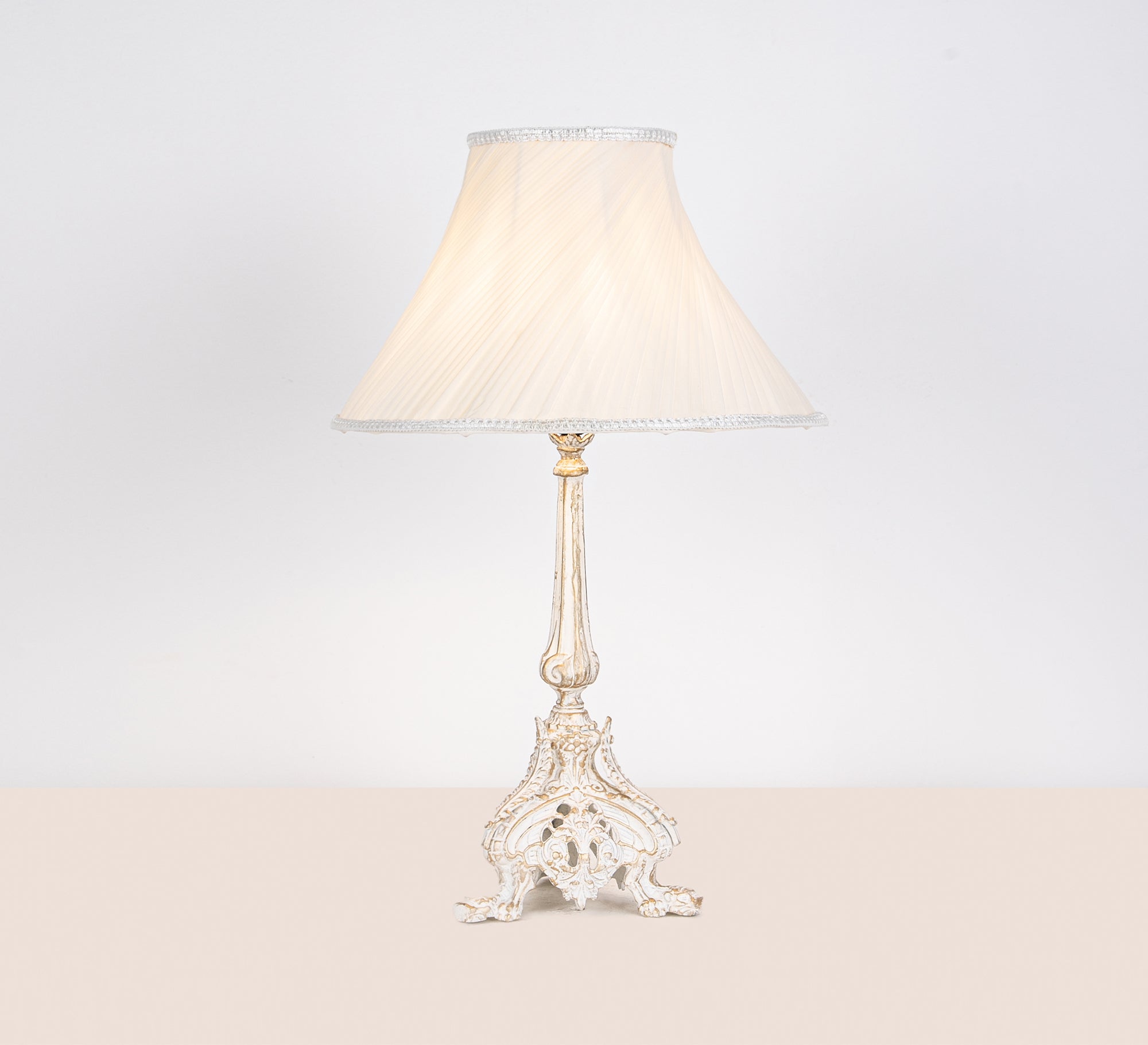 Lampshade with a wonderful streamlined cover - Vitrine Furniture - Lighting