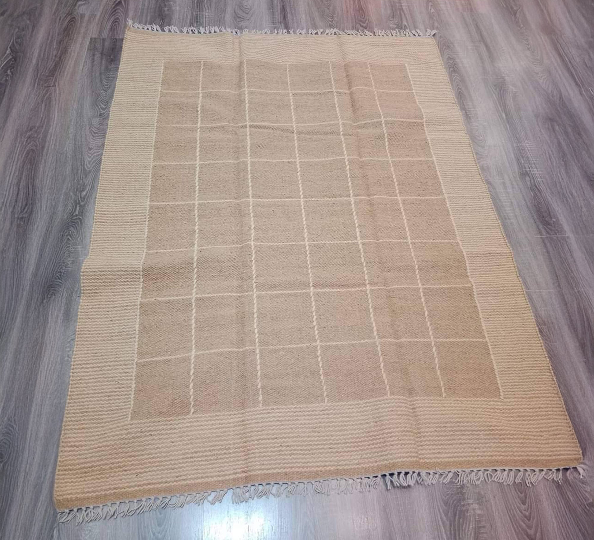 Light beige rug with a calm, rustic window pattern - Vitrine Furniture - Accessories