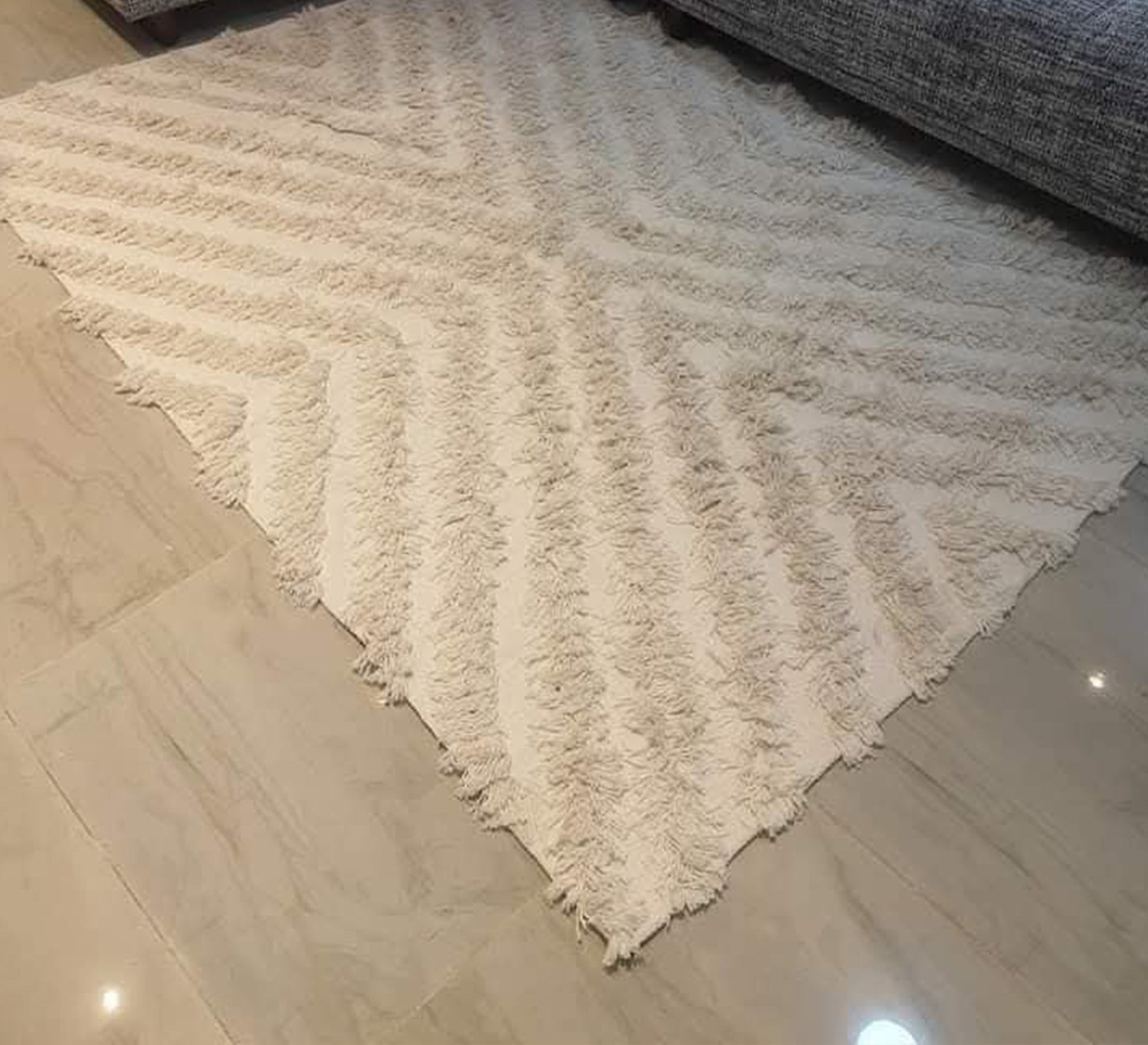 Light country rug with fringed lines - Vitrine Furniture - Accessories