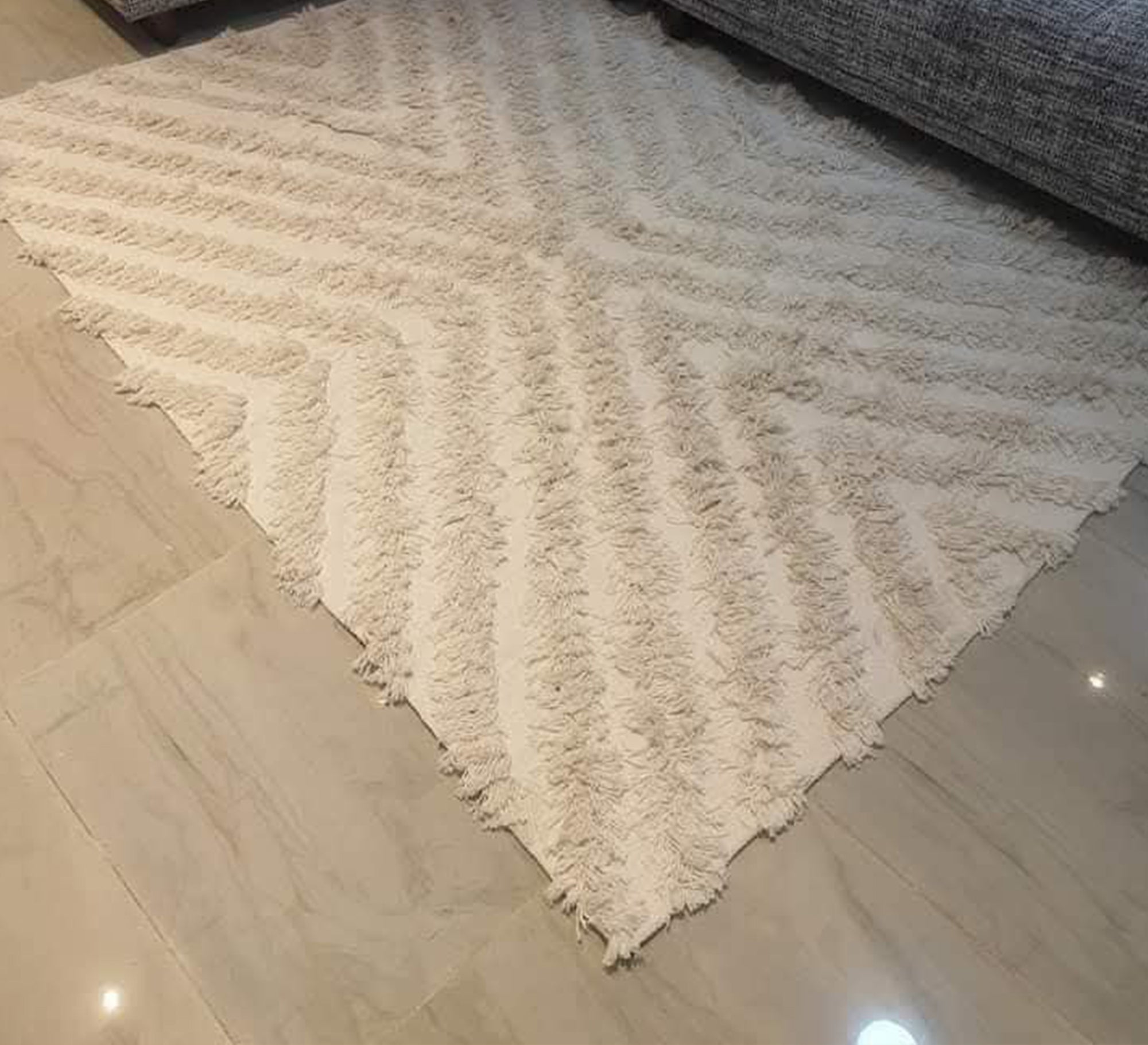 Light country rug with fringed lines - Vitrine Furniture - Accessories