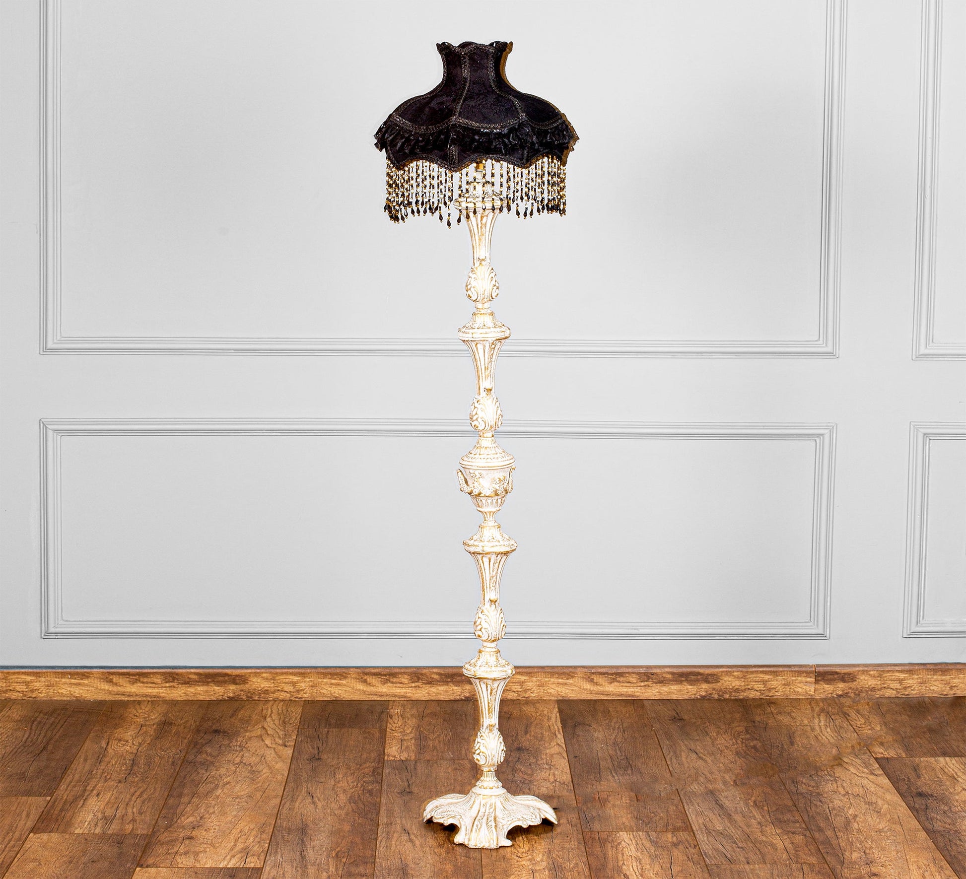 Luxurious floor lamp with a royal touch - Vitrine Furniture - Lighting