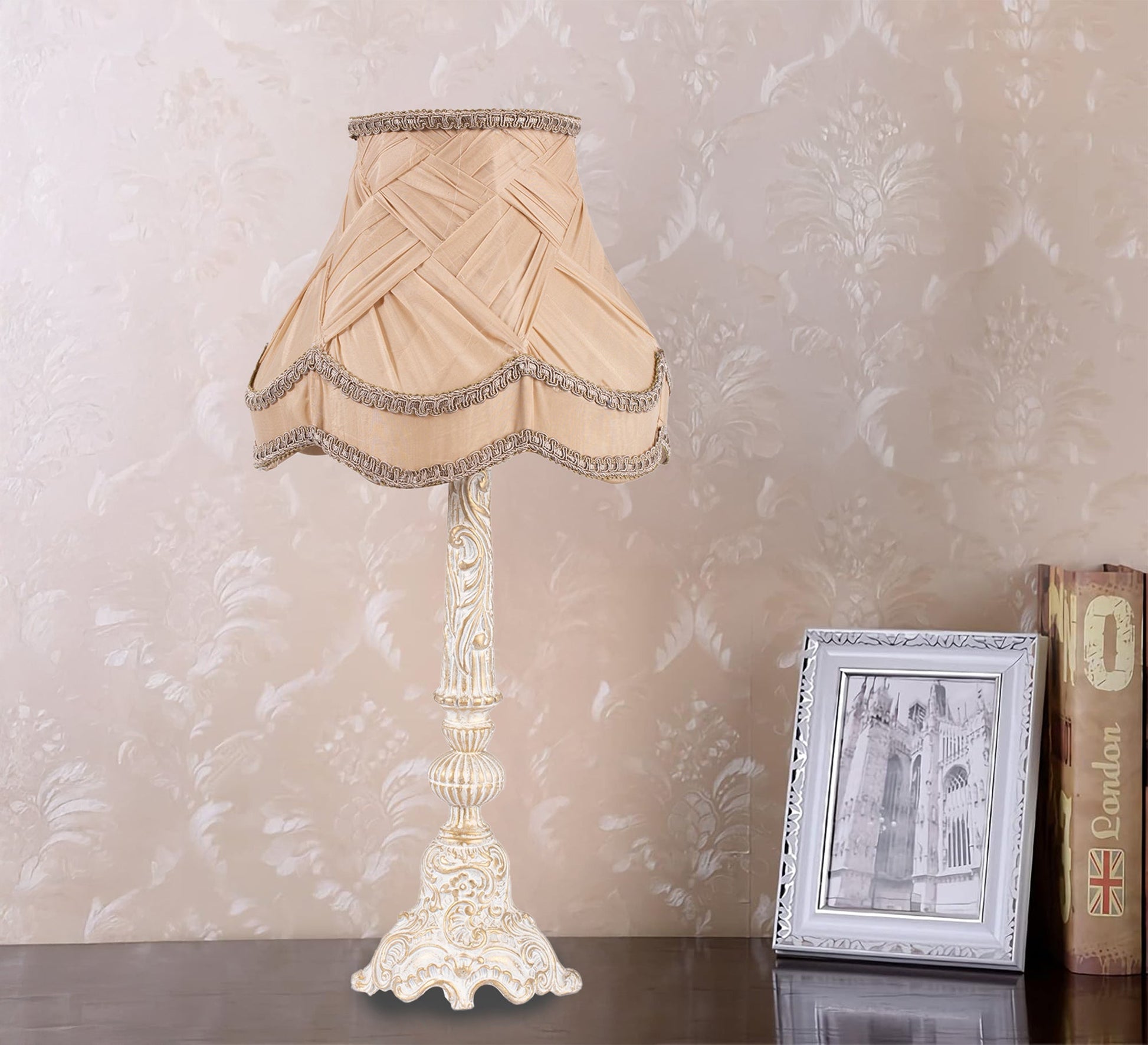 Luxury antique table lamp - Vitrine Furniture - Lighting