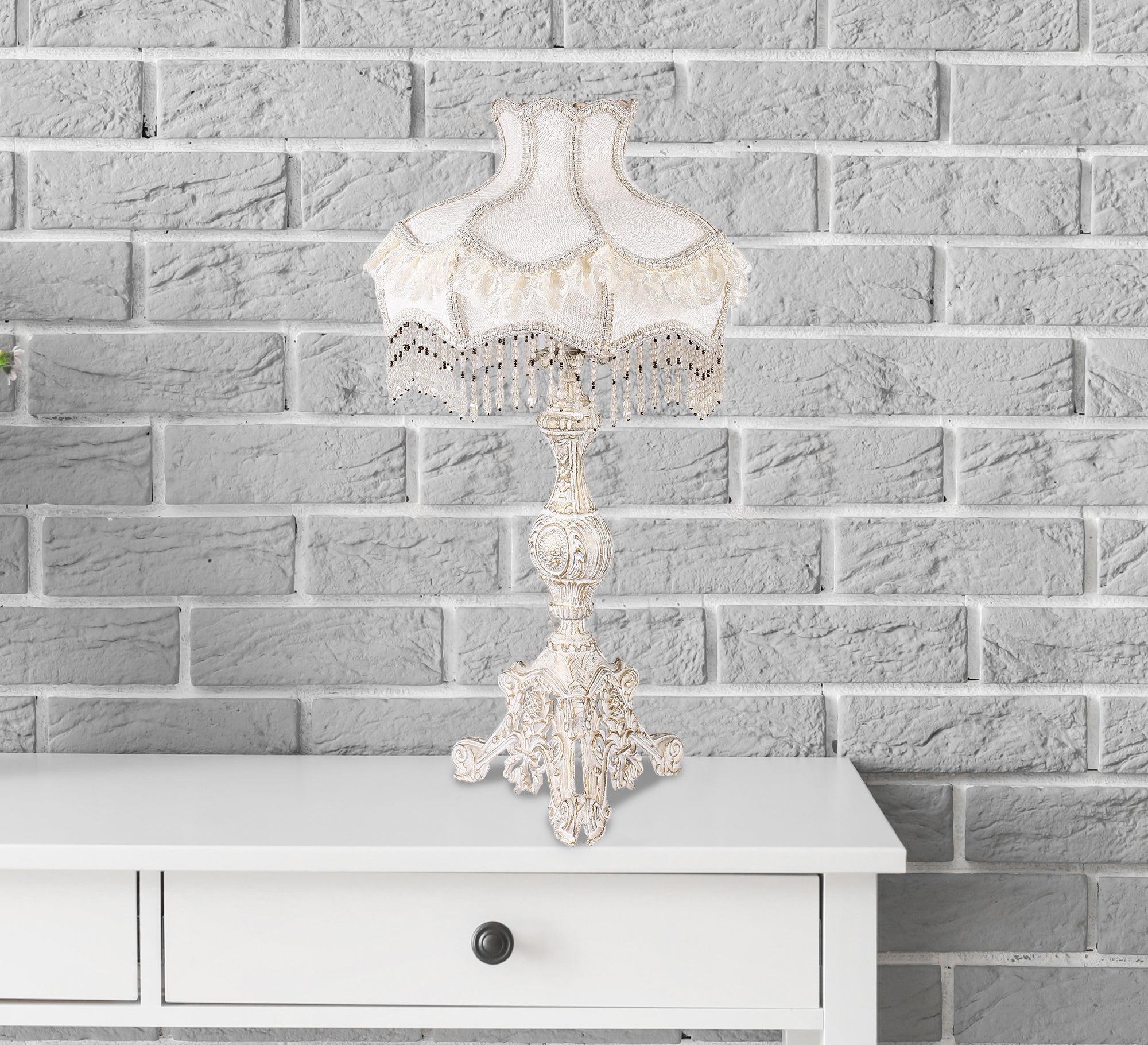 Luxury table lamp with a distinctive antique design - Vitrine Furniture - Lighting