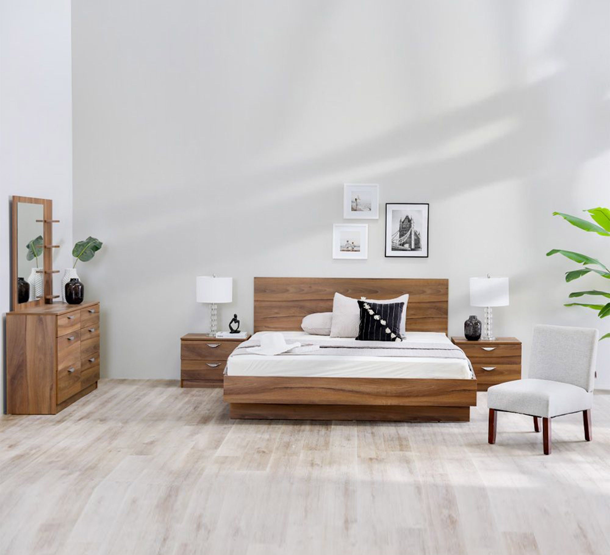 Master bedroom in luxurious wooden brown - Vitrine Furniture - Bed Sets