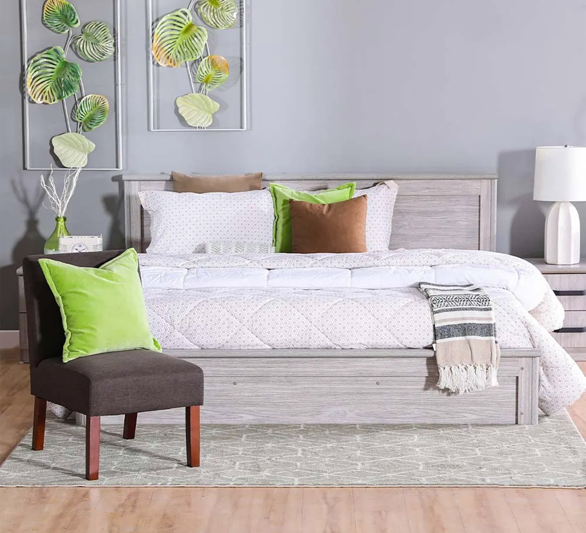 Master bedroom, white wooden - Vitrine Furniture - Bed Sets