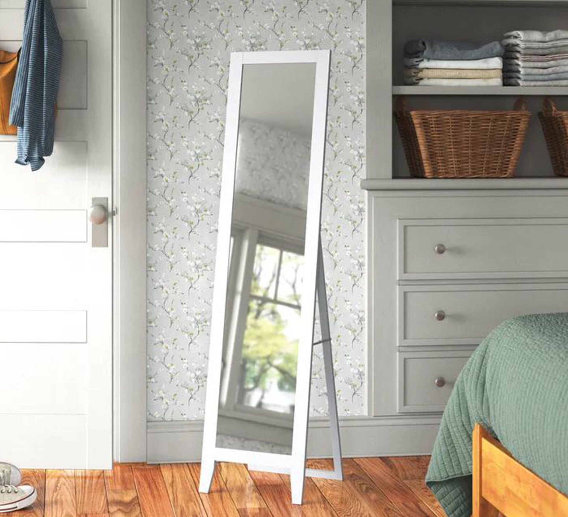 Mirror with a white wooden frame - Vitrine Furniture - Décor