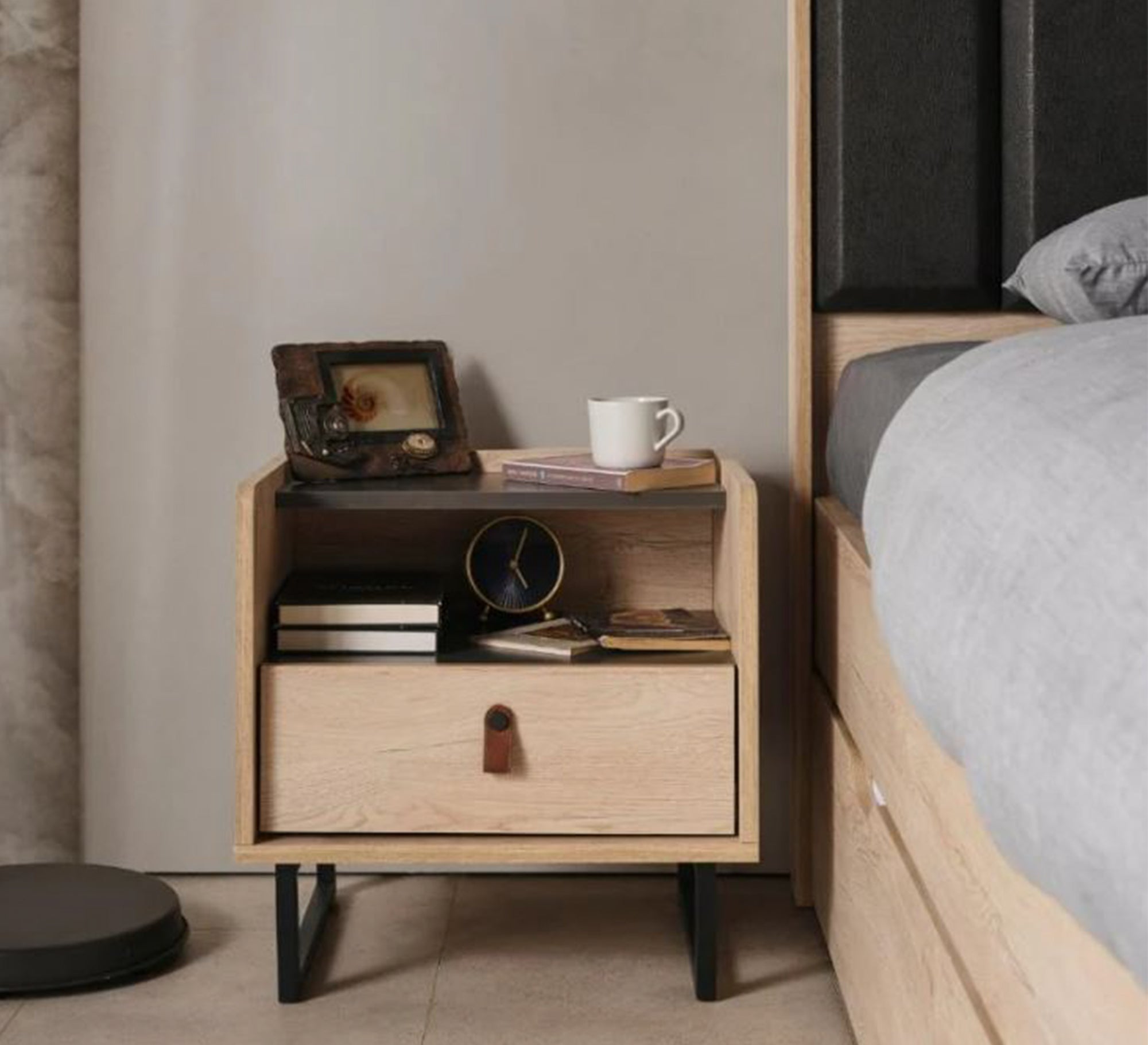 Modern bedroom with elegant wood design - Vitrine Furniture - Furniture