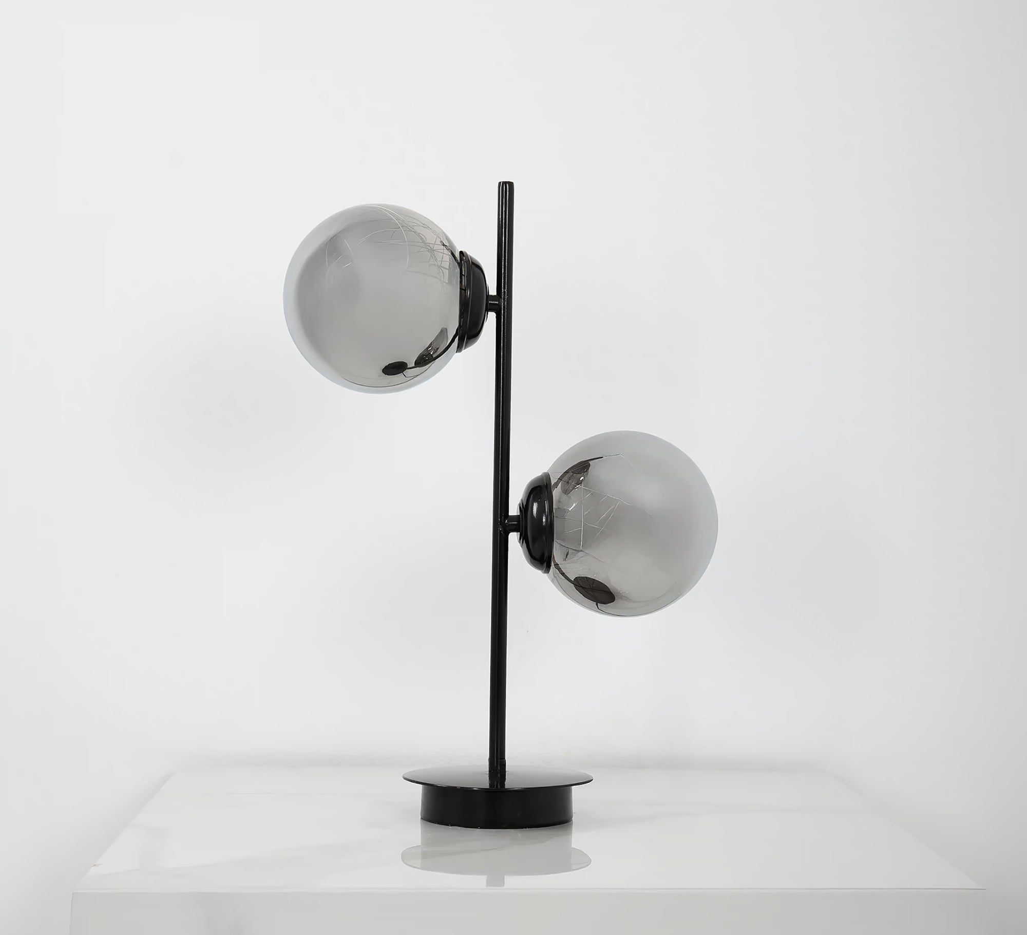 Modern black lampshade with an elegant design - Vitrine Furniture - Table lamps