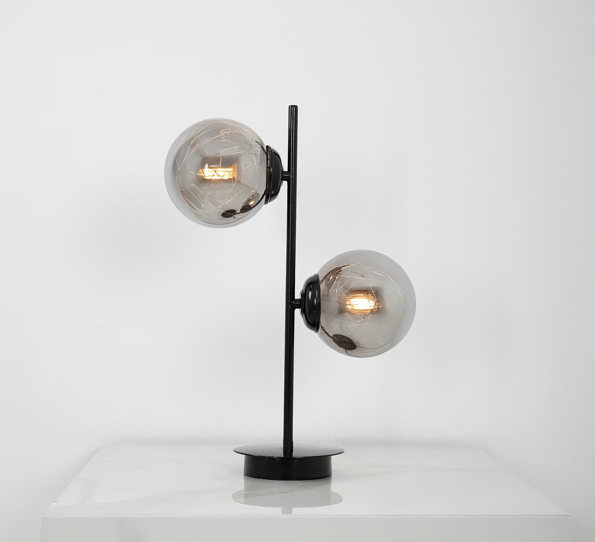 Modern black lampshade with an elegant design - Vitrine Furniture - Table lamps