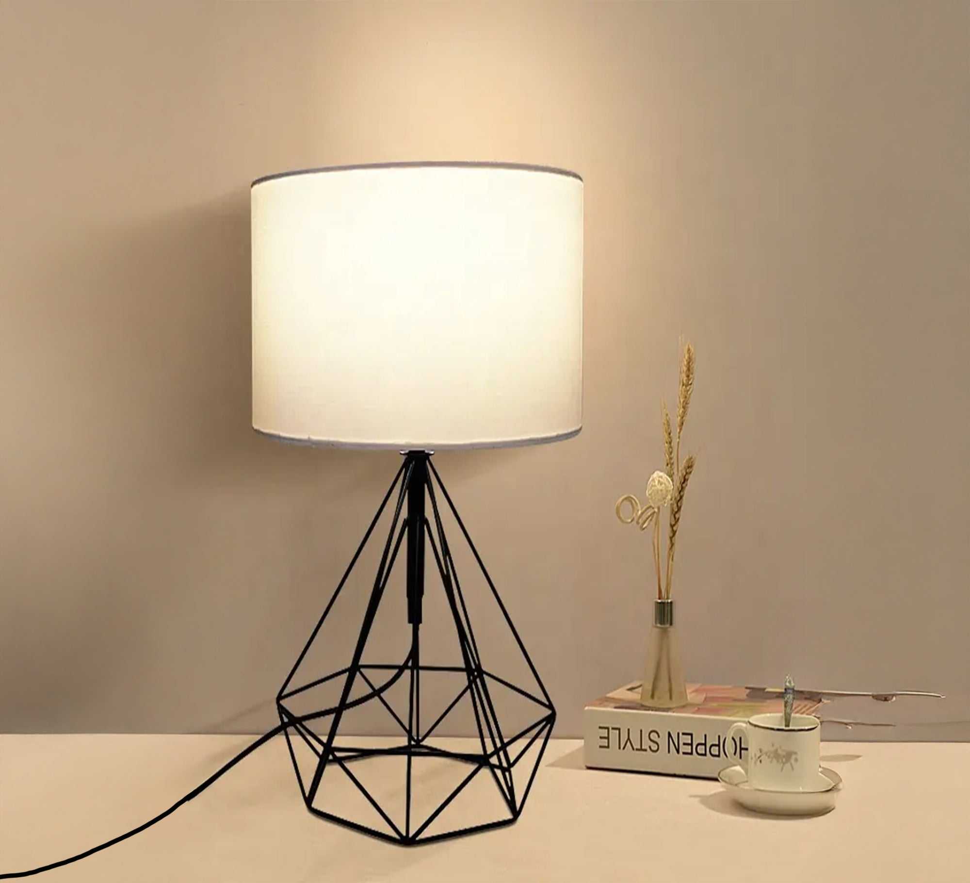 Modern lampshade with a black conical pole - Vitrine Furniture - Lighting