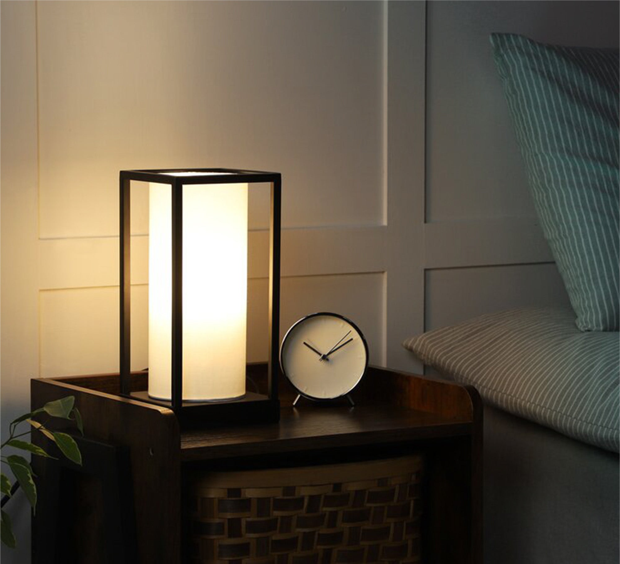 Modern metal lamp - Vitrine Furniture - Lighting