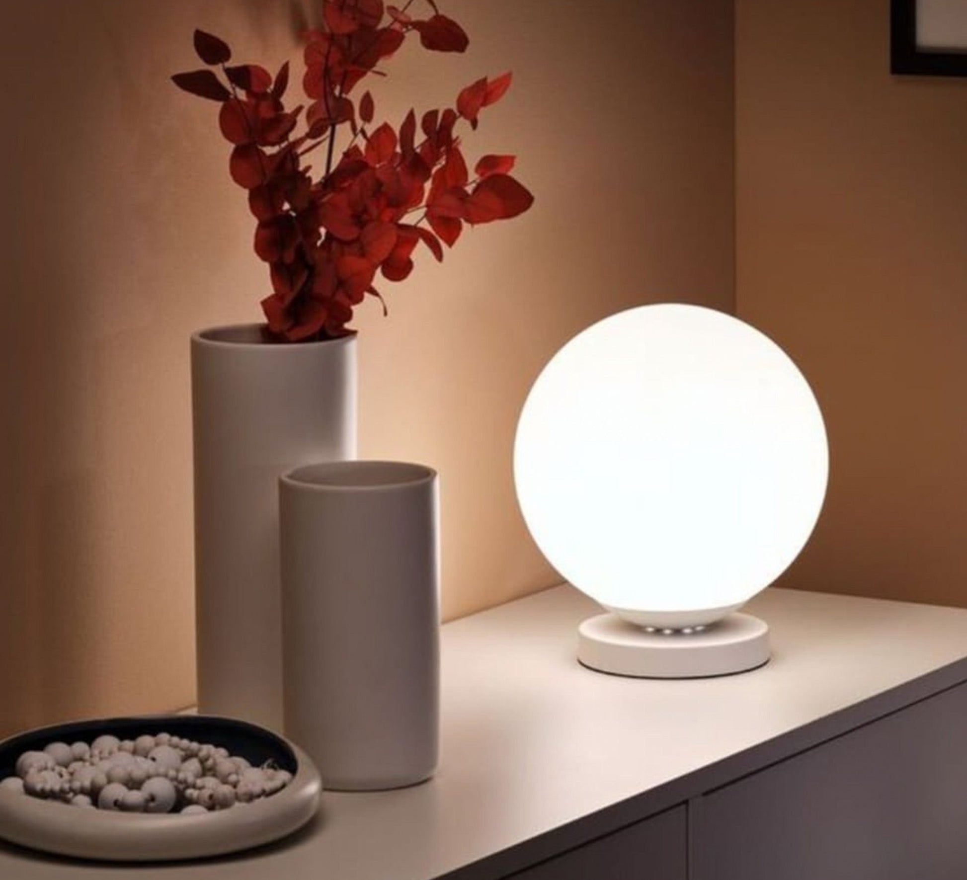 Modern white ball lampshade - Vitrine Furniture - Lighting