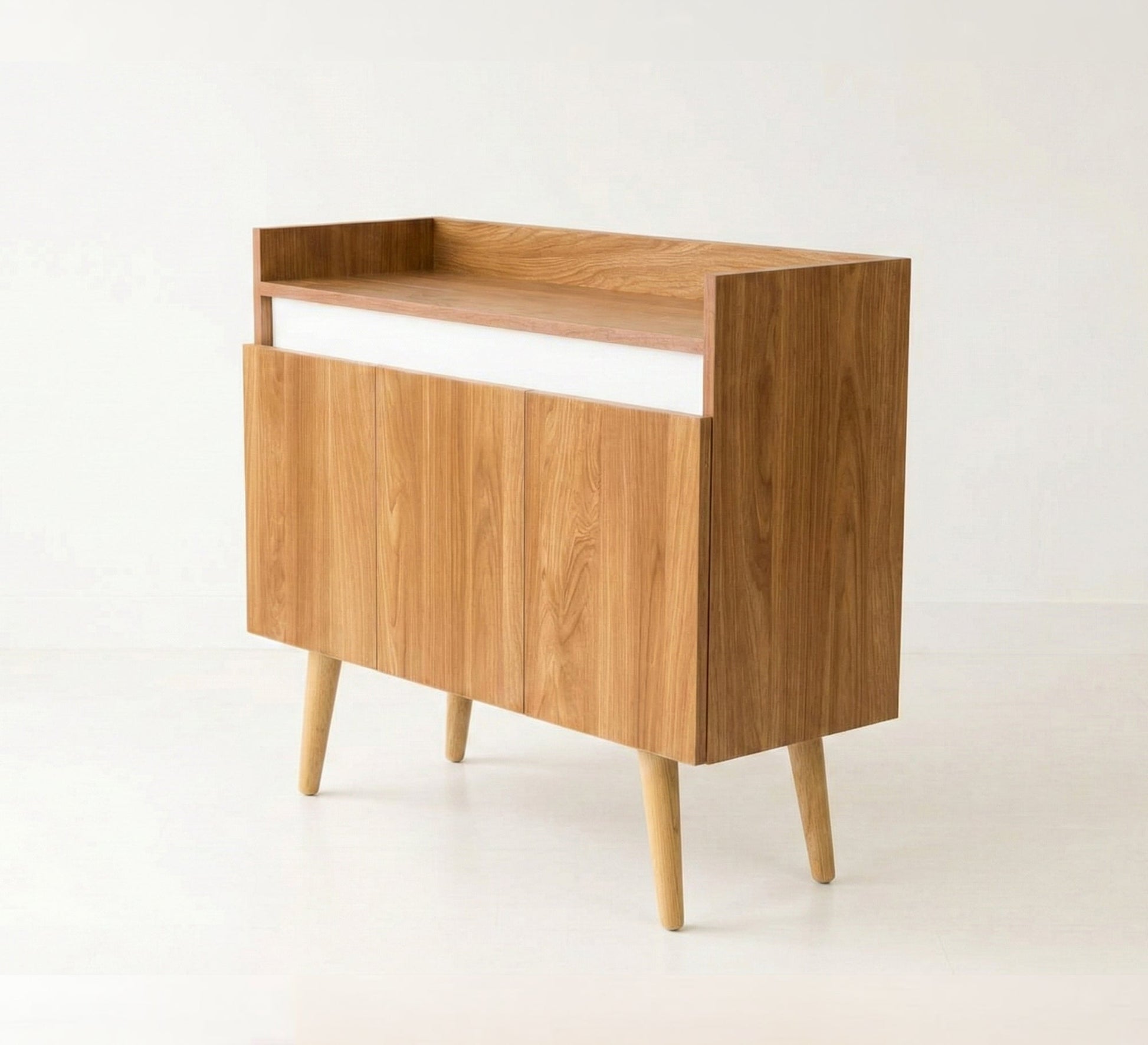 Modern wooden cabinet with high wooden legs - Vitrine Furniture - Coffee Corner