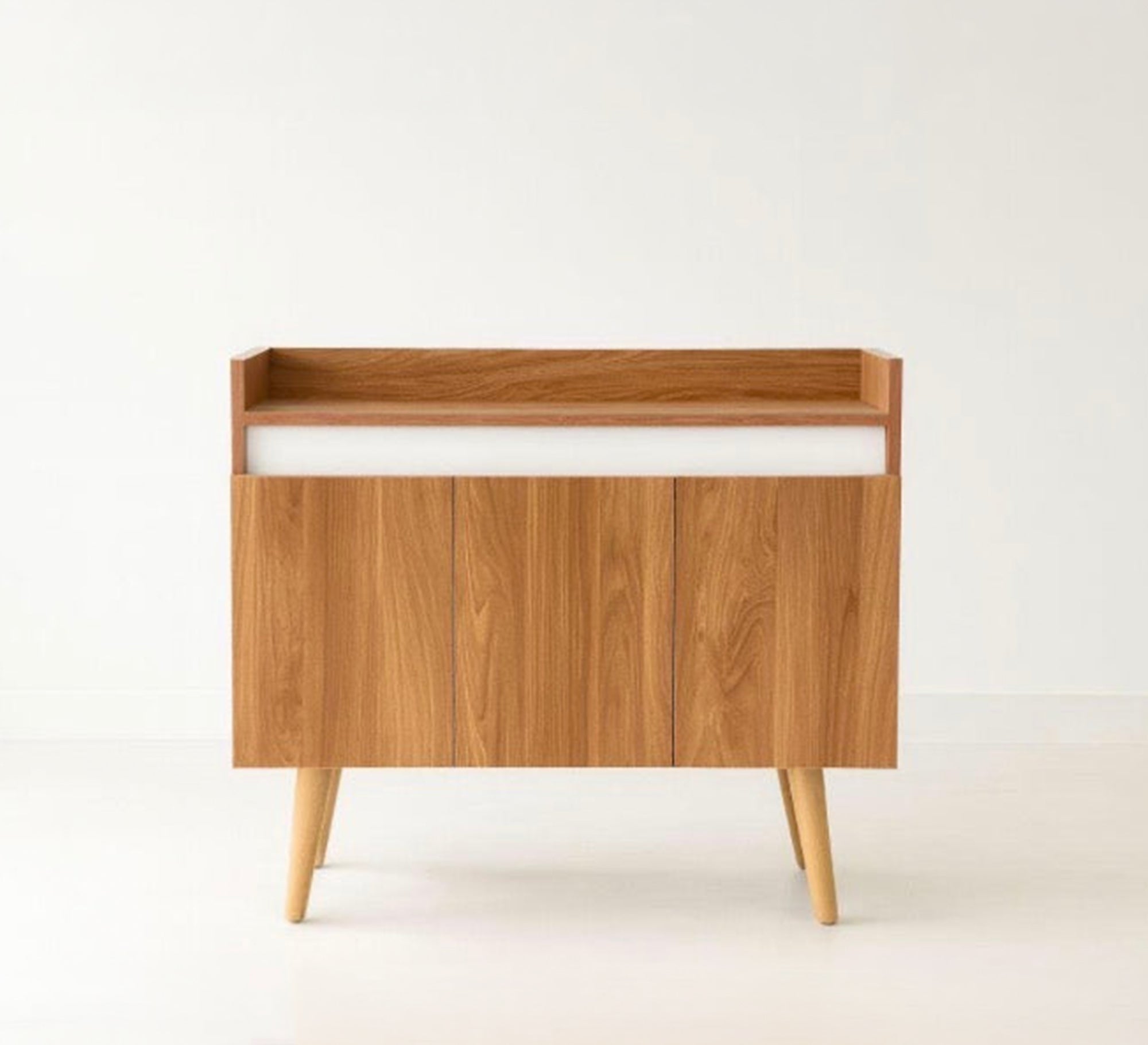 Modern wooden cabinet with high wooden legs - Vitrine Furniture - Coffee Corner