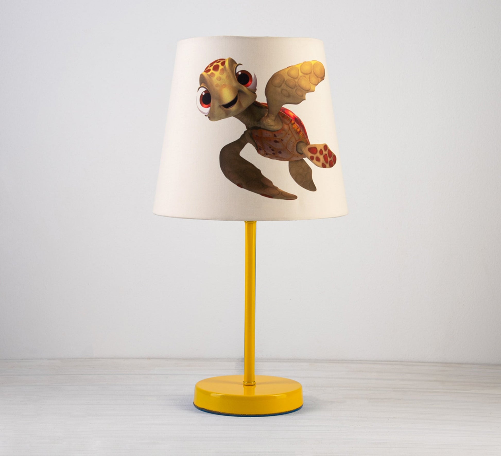 Nemo Turtle Lamp : A beautiful nautical touch with a golden base - Vitrine Furniture - Lighting