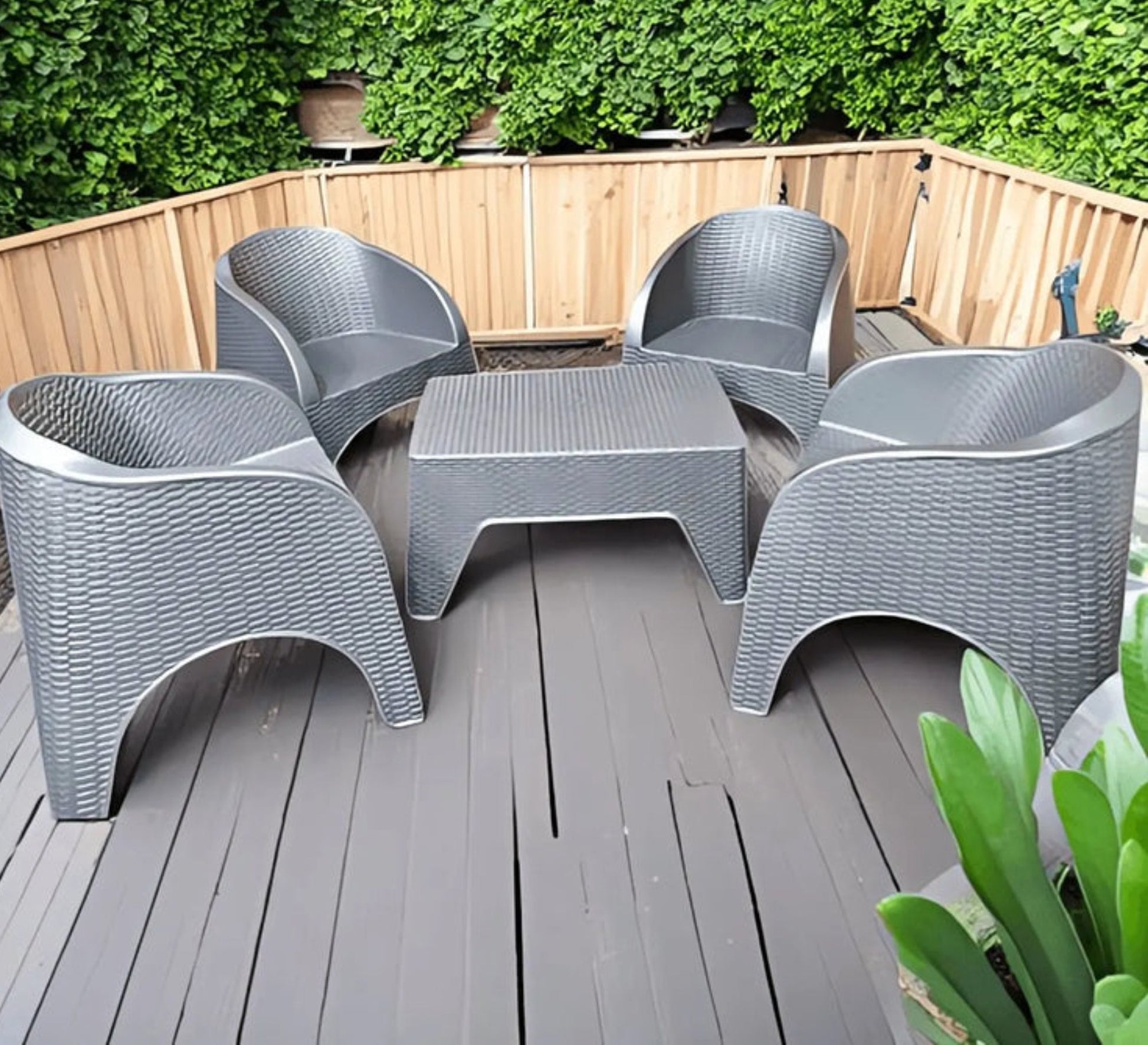 Outdoor patio set of four chairs and a table - Vitrine Furniture - Outdoor Products