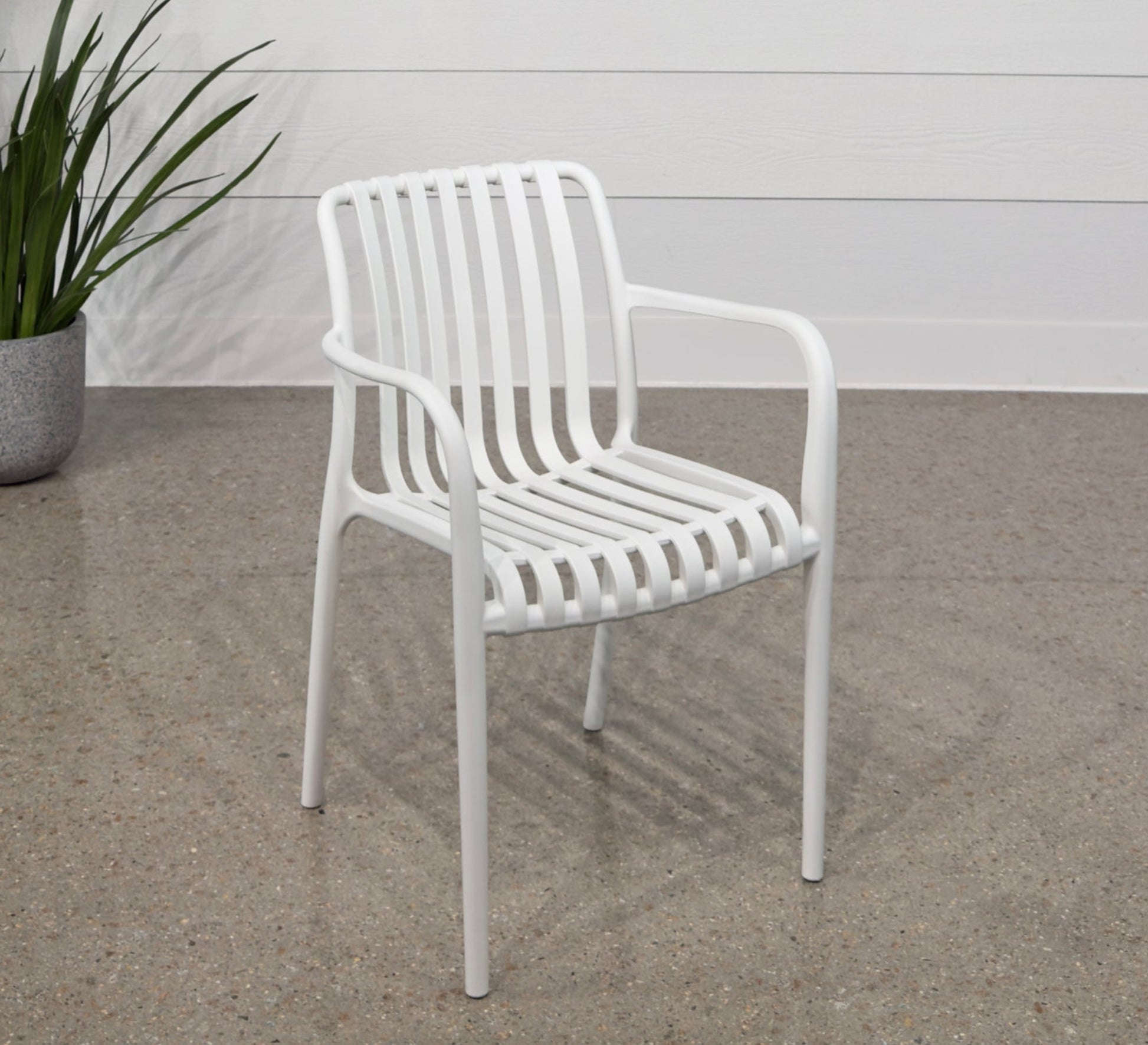 Outdoor plastic seating set with raised legs - Vitrine Furniture - Outdoor Products