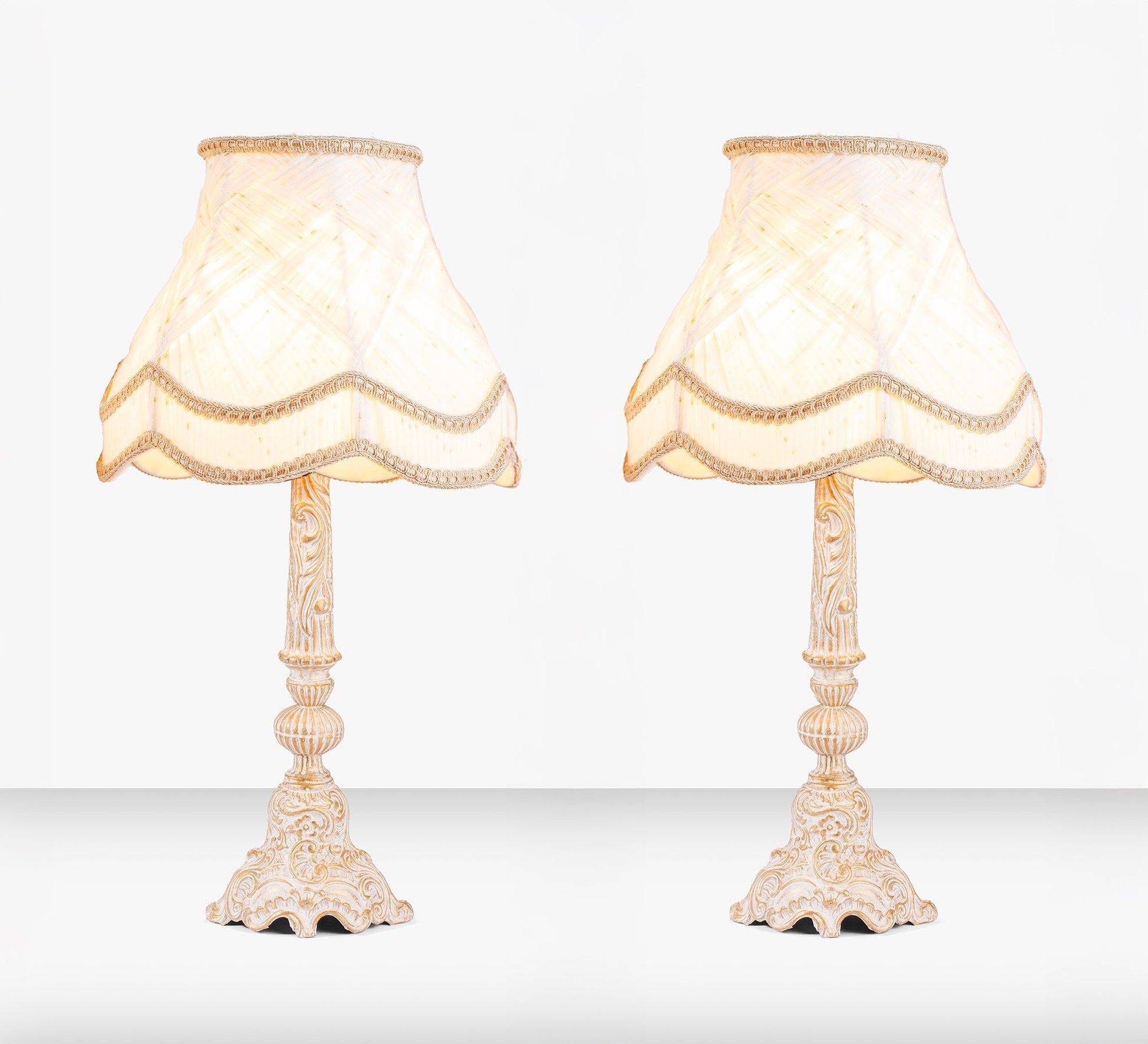 Pair of classic design table lamps - Vitrine Furniture - Lighting