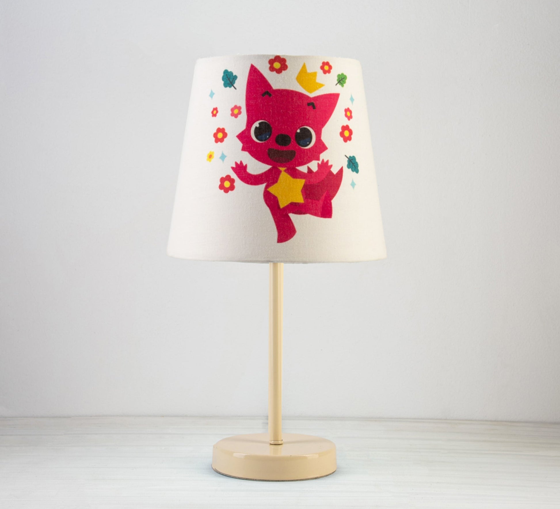 Pinkfong Lamp: A playful touch for children's rooms with a beige base - Vitrine Furniture - Lighting