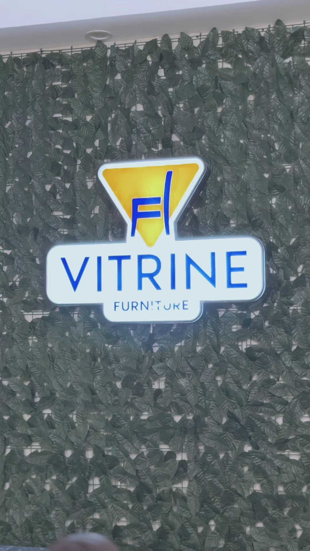 Load video: White corner