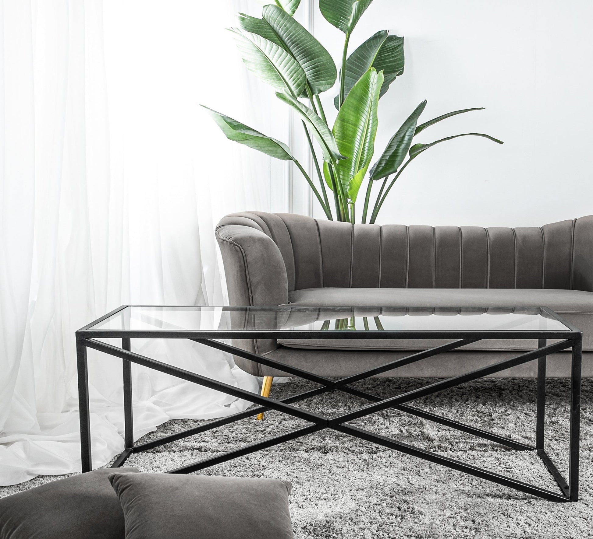 Rectangular table with an X - shaped structure in black - Vitrine Furniture - Furniture