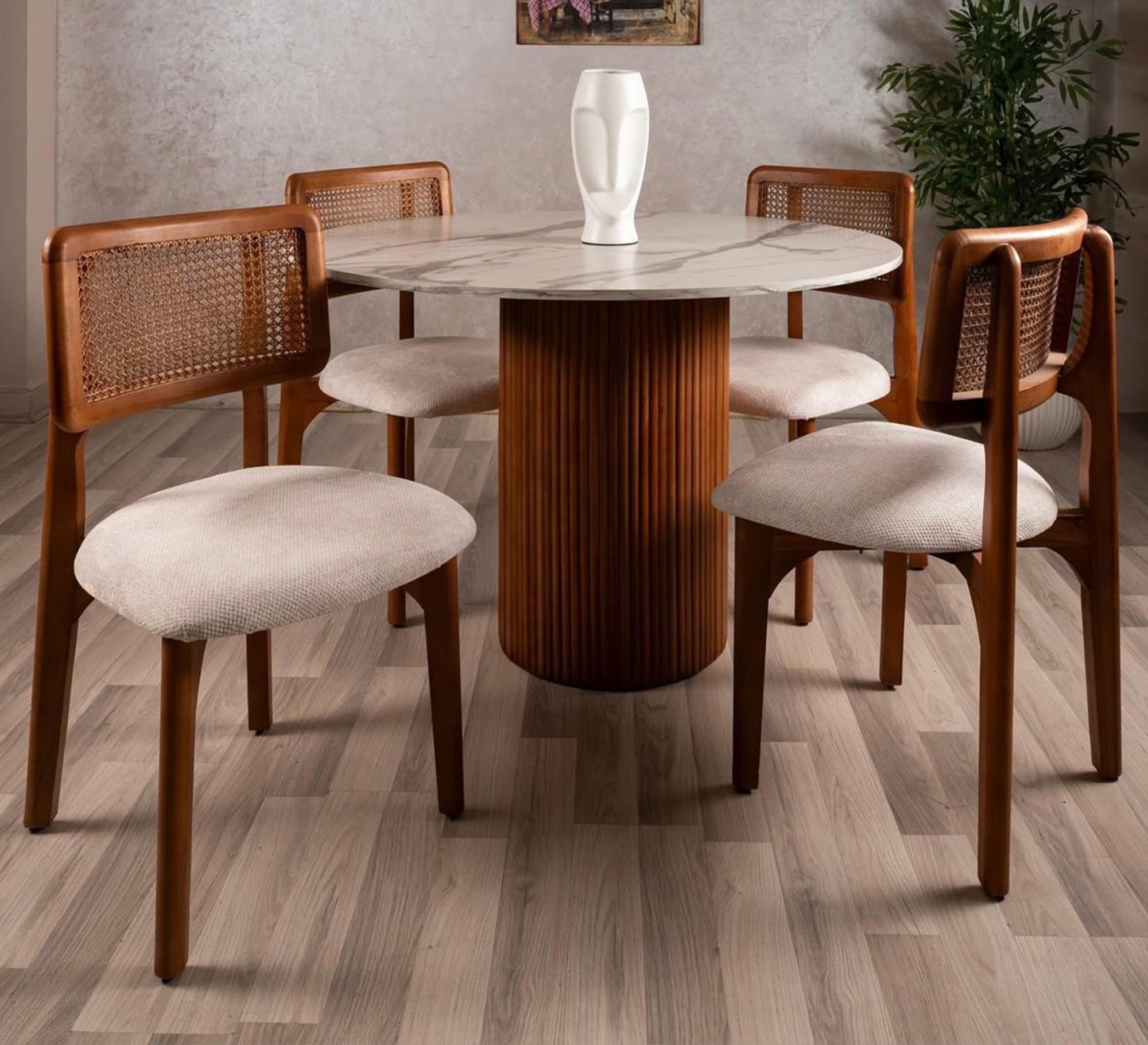 Round dining table - Vitrine Furniture - Furniture