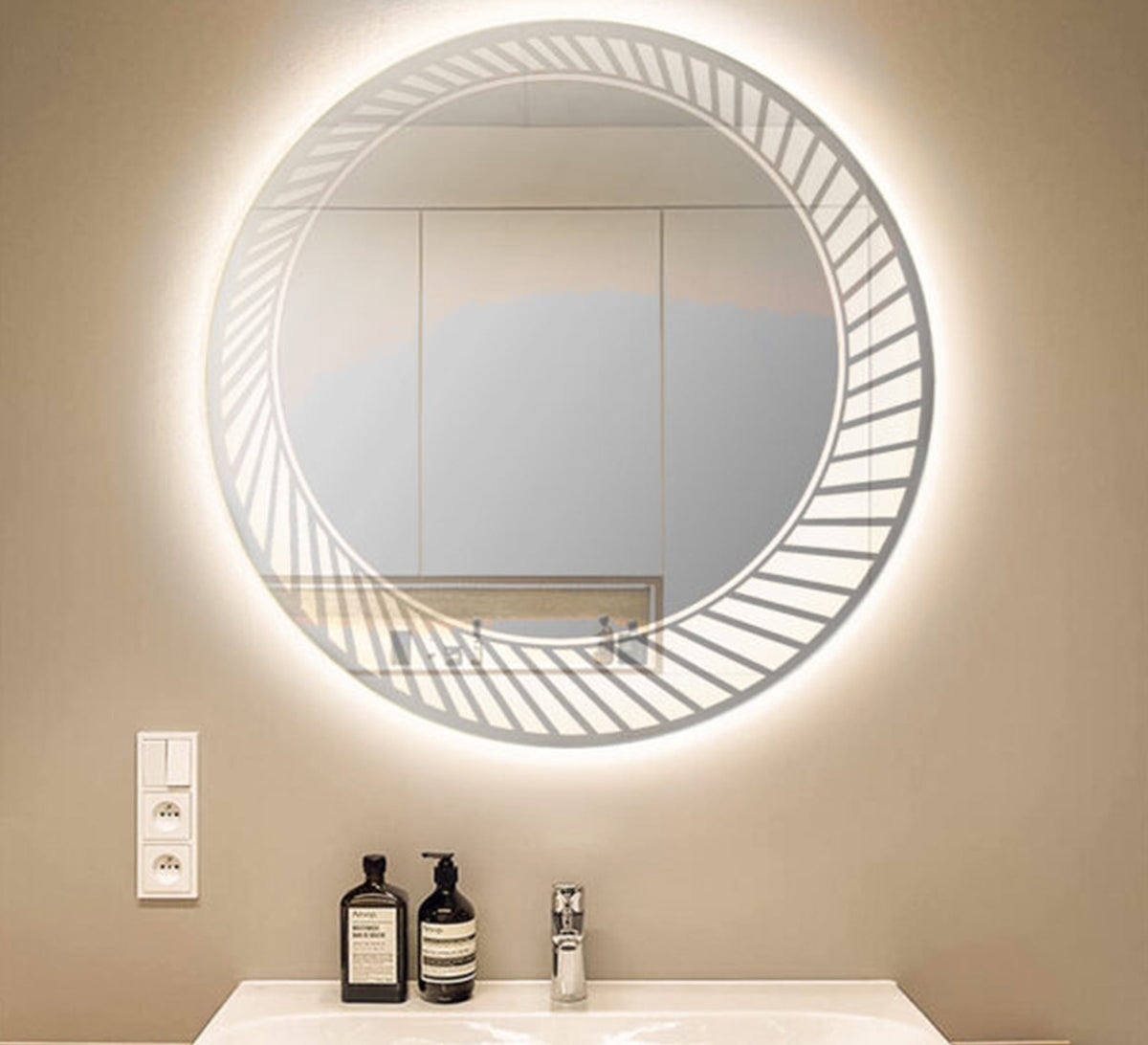Round mirror with illuminated crescent moon lines - Vitrine Furniture - Mirrors