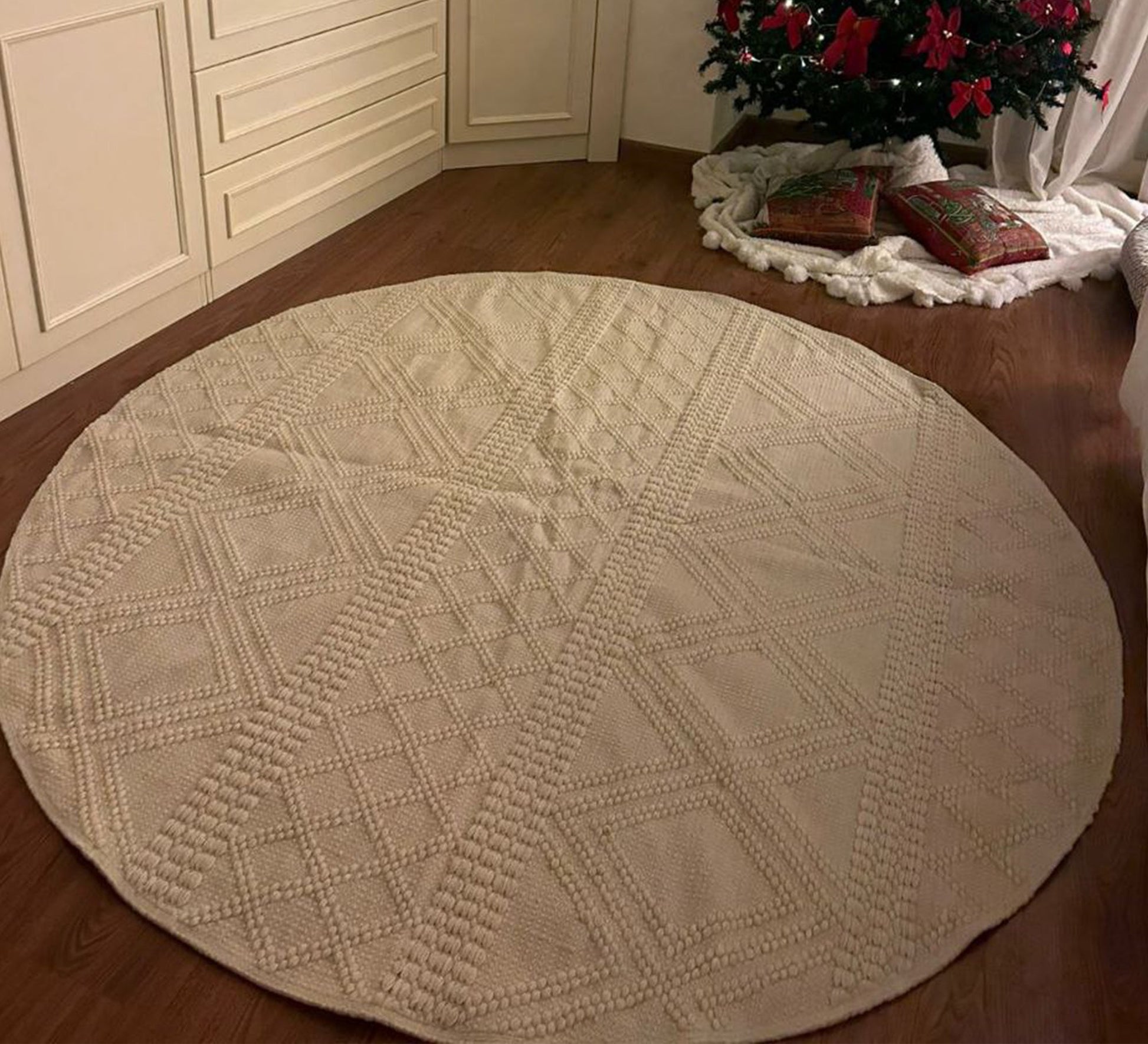 Round rug in sandy beige color - Vitrine Furniture - Accessories