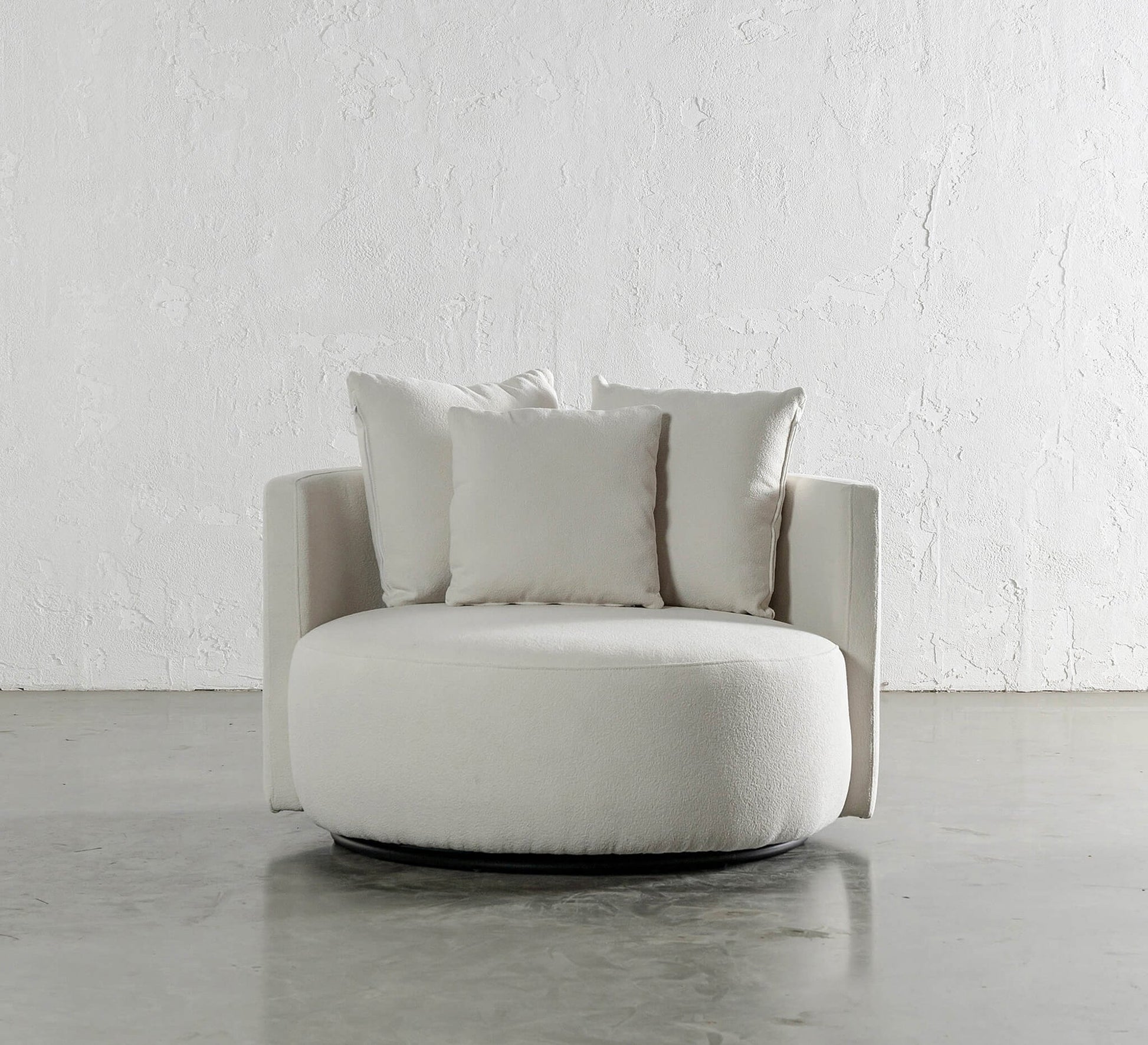 Round Sofa: Elegant White Upholstery Comfort - Vitrine Furniture - Living room Sofas