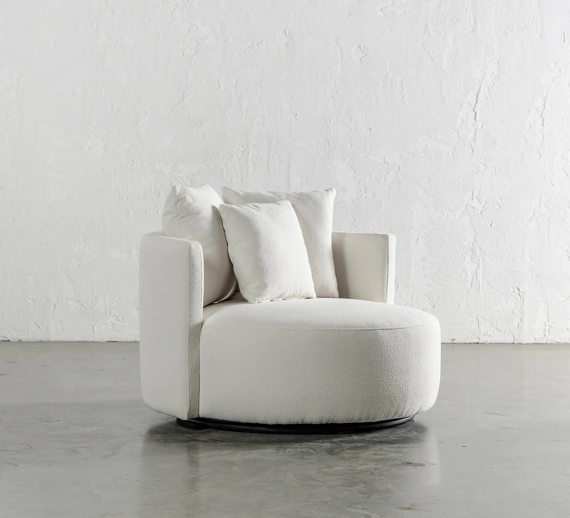 Round Sofa: Elegant White Upholstery Comfort - Vitrine Furniture - Living room Sofas