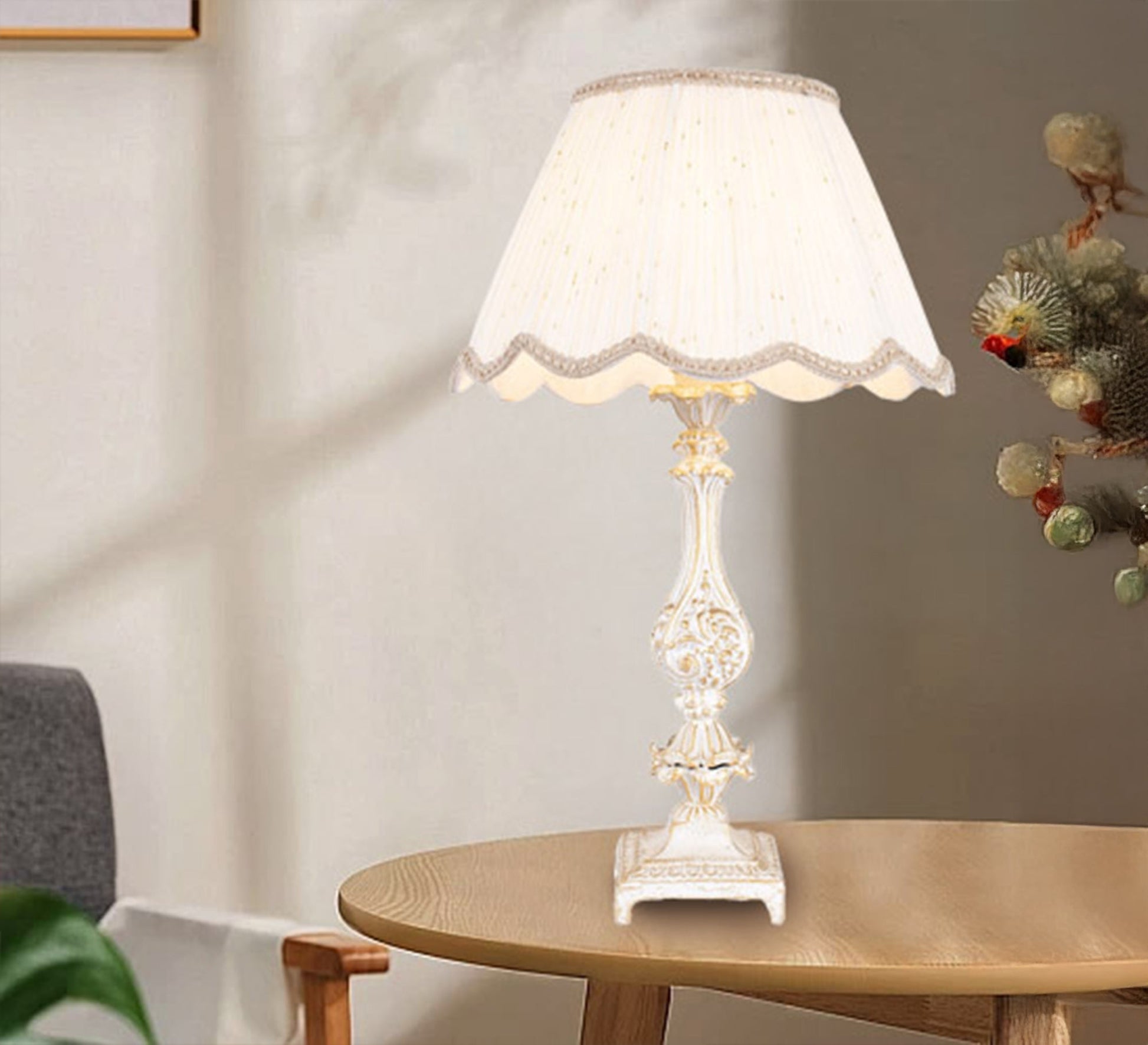 Royal table lamp with a classic touch - Vitrine Furniture - Lighting