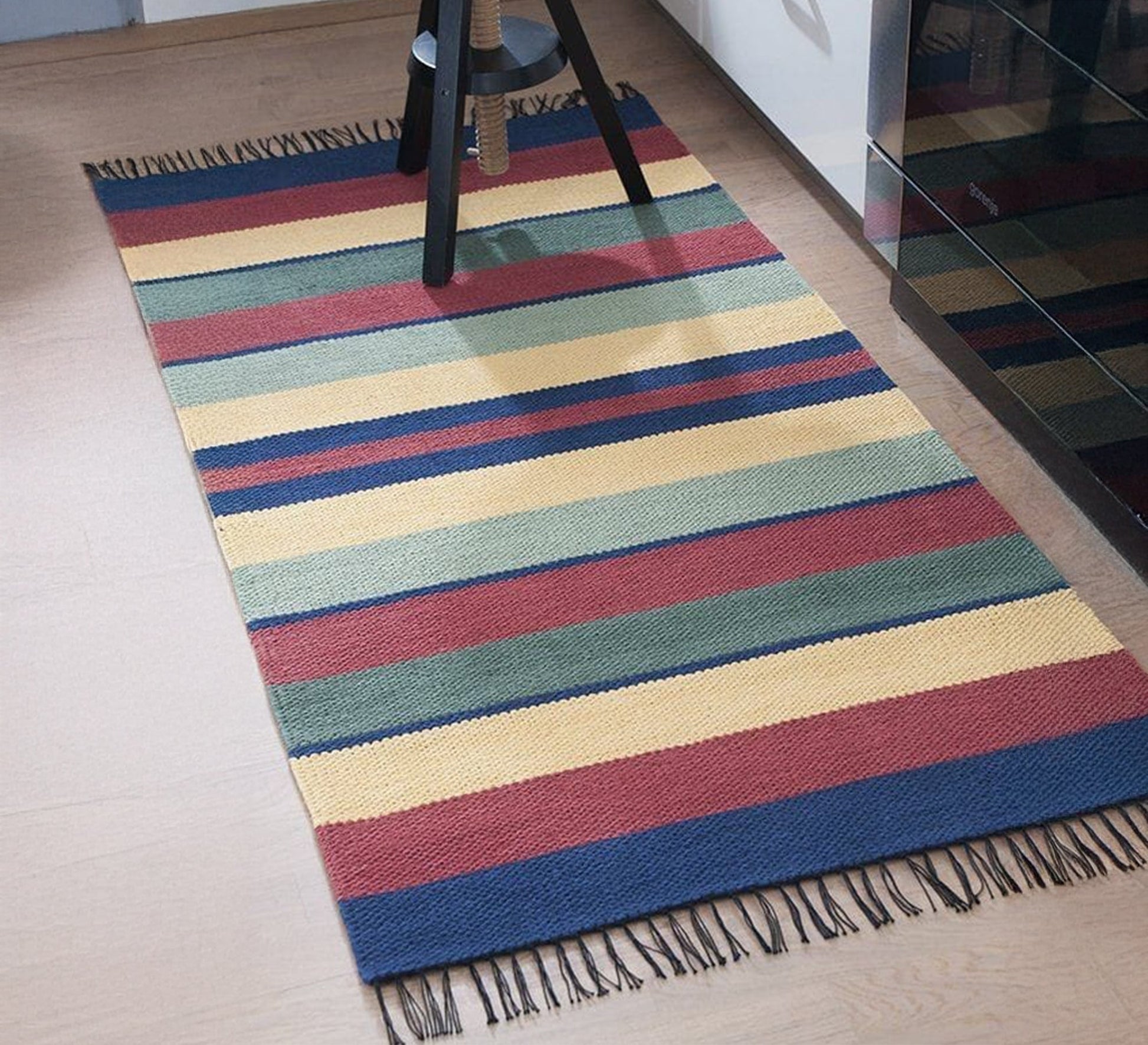 Rubber stripes rug in classic, muted colors - Vitrine Furniture - Accessories