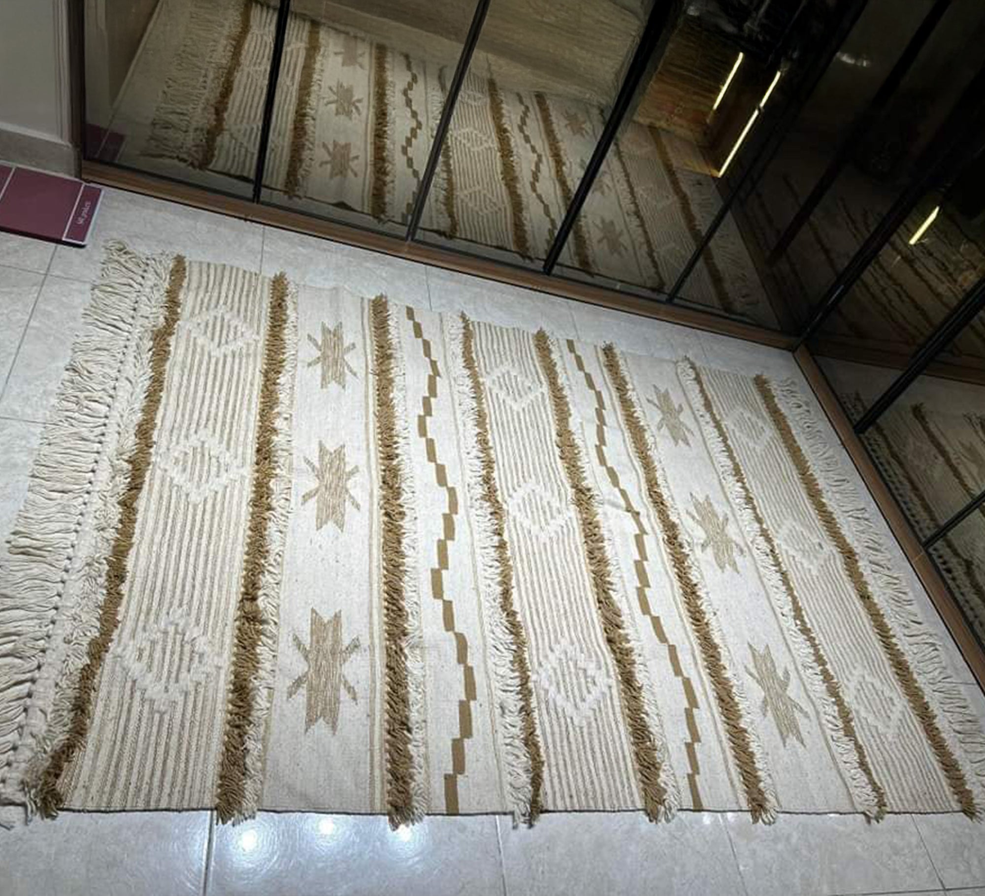 Rug with parallel vertical lines and star patterns - Vitrine Furniture - Accessories