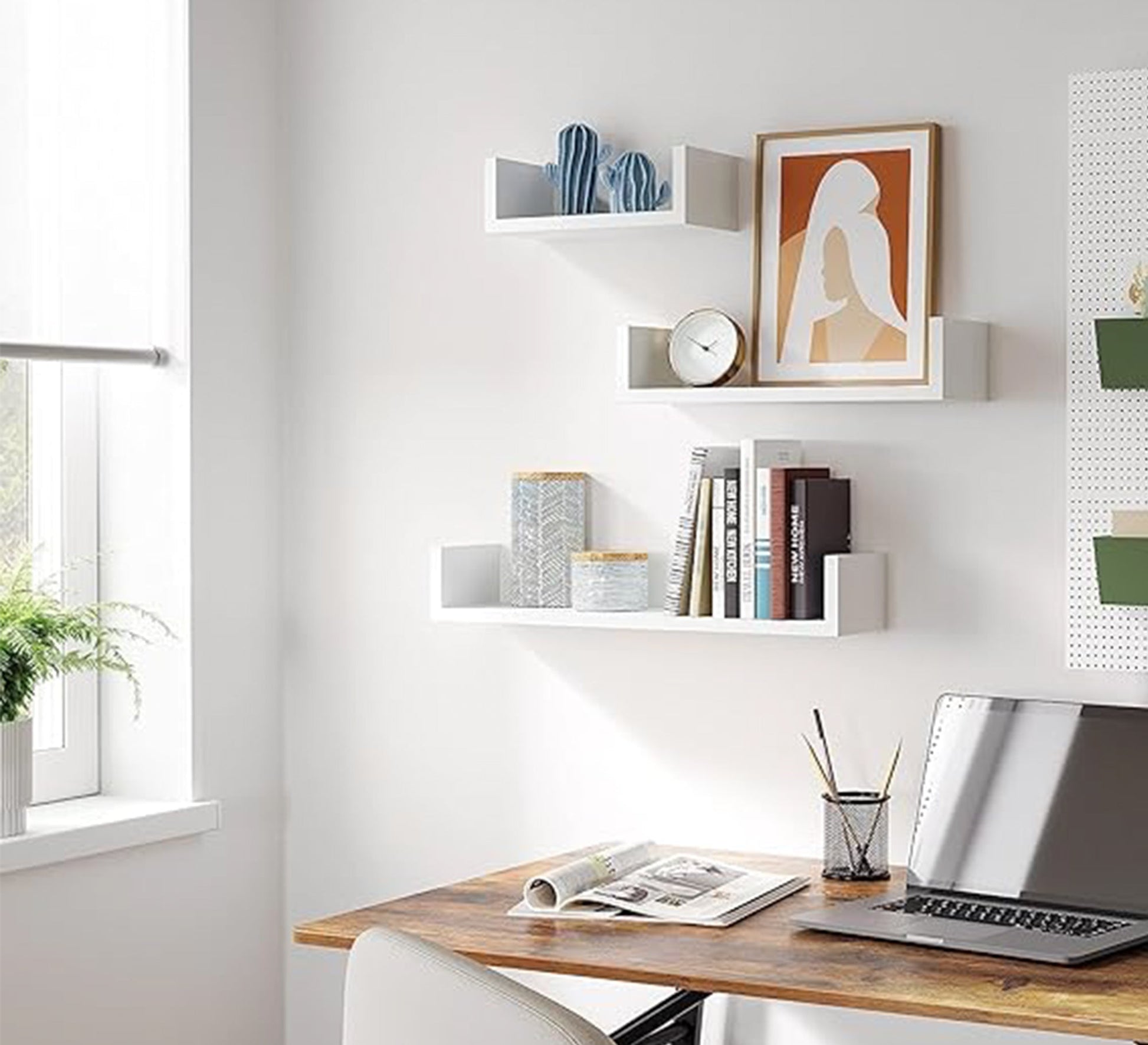 Set of 3 White Wooden Wall - Mounted Shelves - Vitrine Furniture - Décor