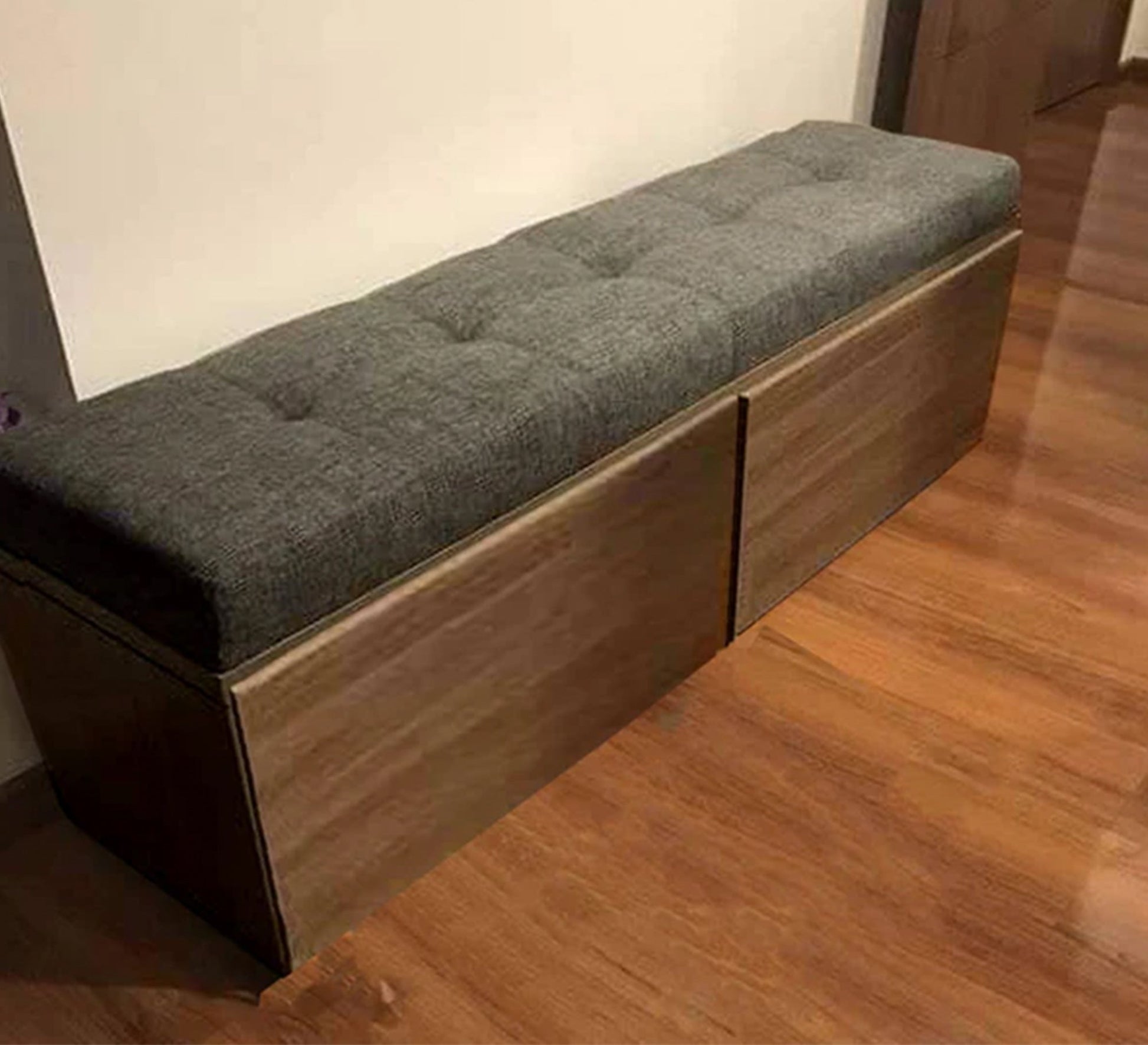 Shoe rack with a brown padded seat - Vitrine Furniture - Furniture