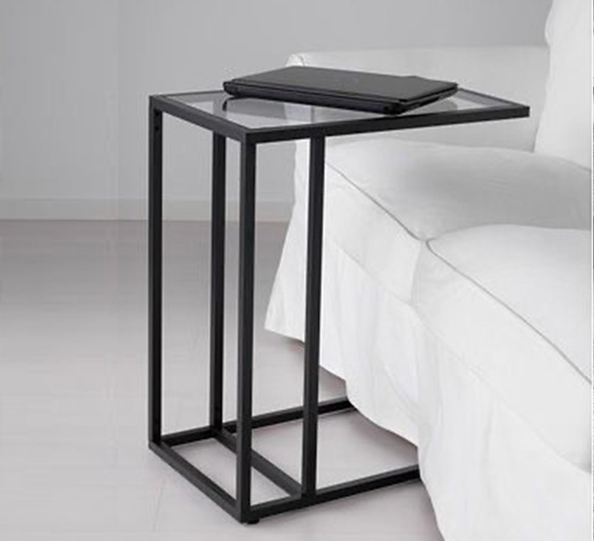 Side table in C shape with a glass surface - Vitrine Furniture - Furniture