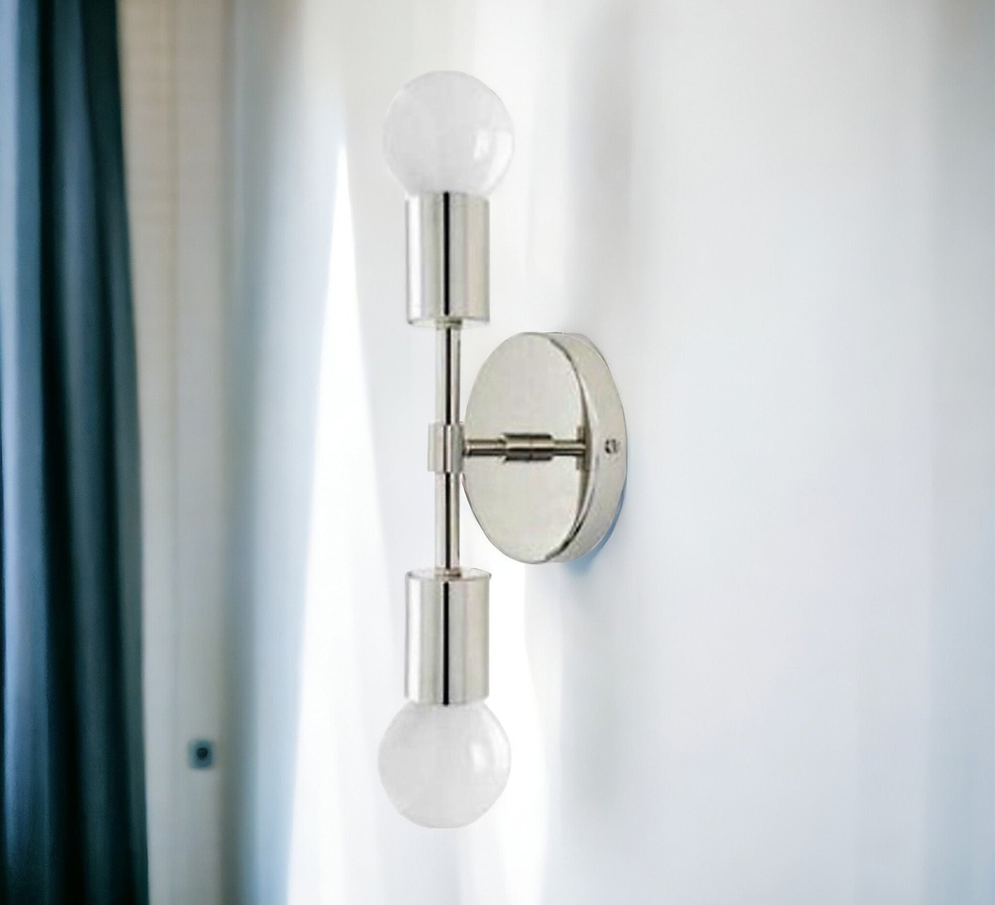 Silver Metal Wall Lamp - Vitrine Furniture - Lighting