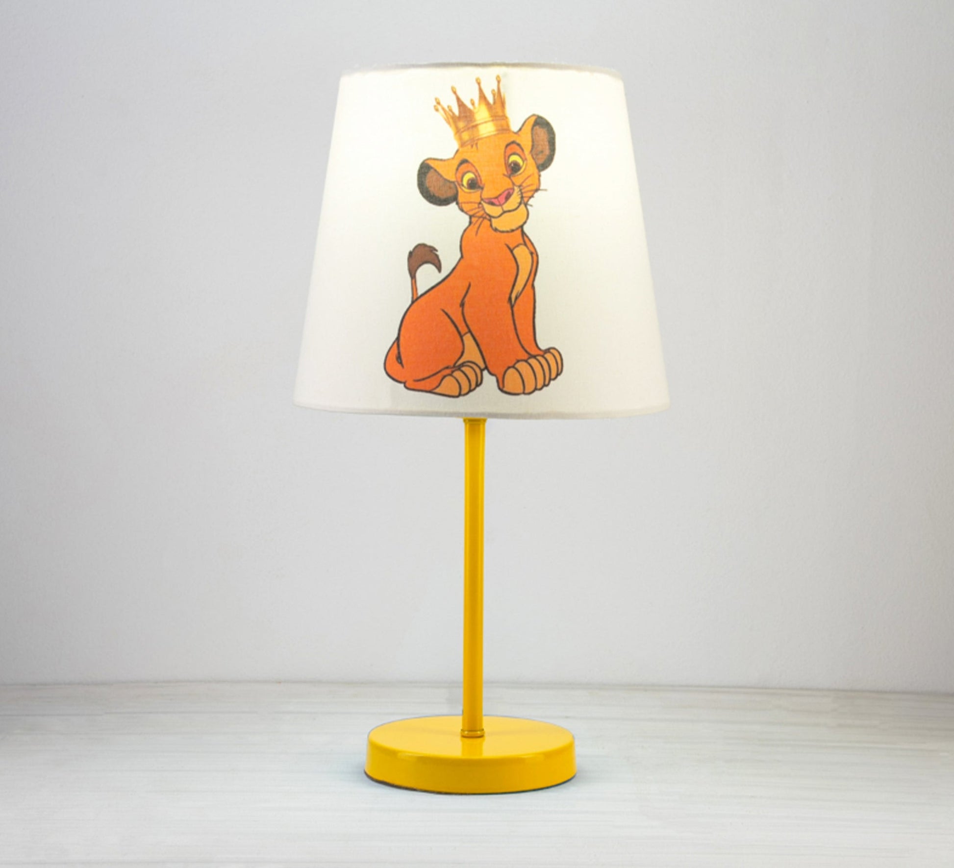 Simba Lamp, a royal light for your child's room with a golden base - Vitrine Furniture - Lighting