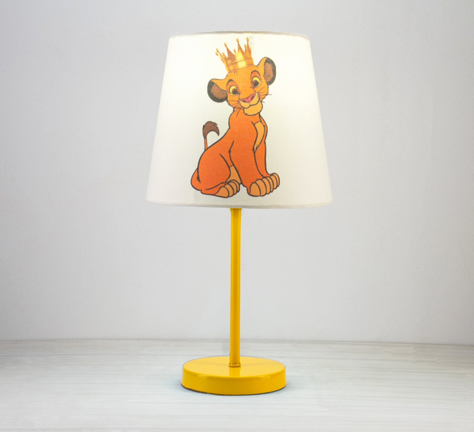 Simba Lamp, a royal light for your child's room with a golden base - Vitrine Furniture - Lighting