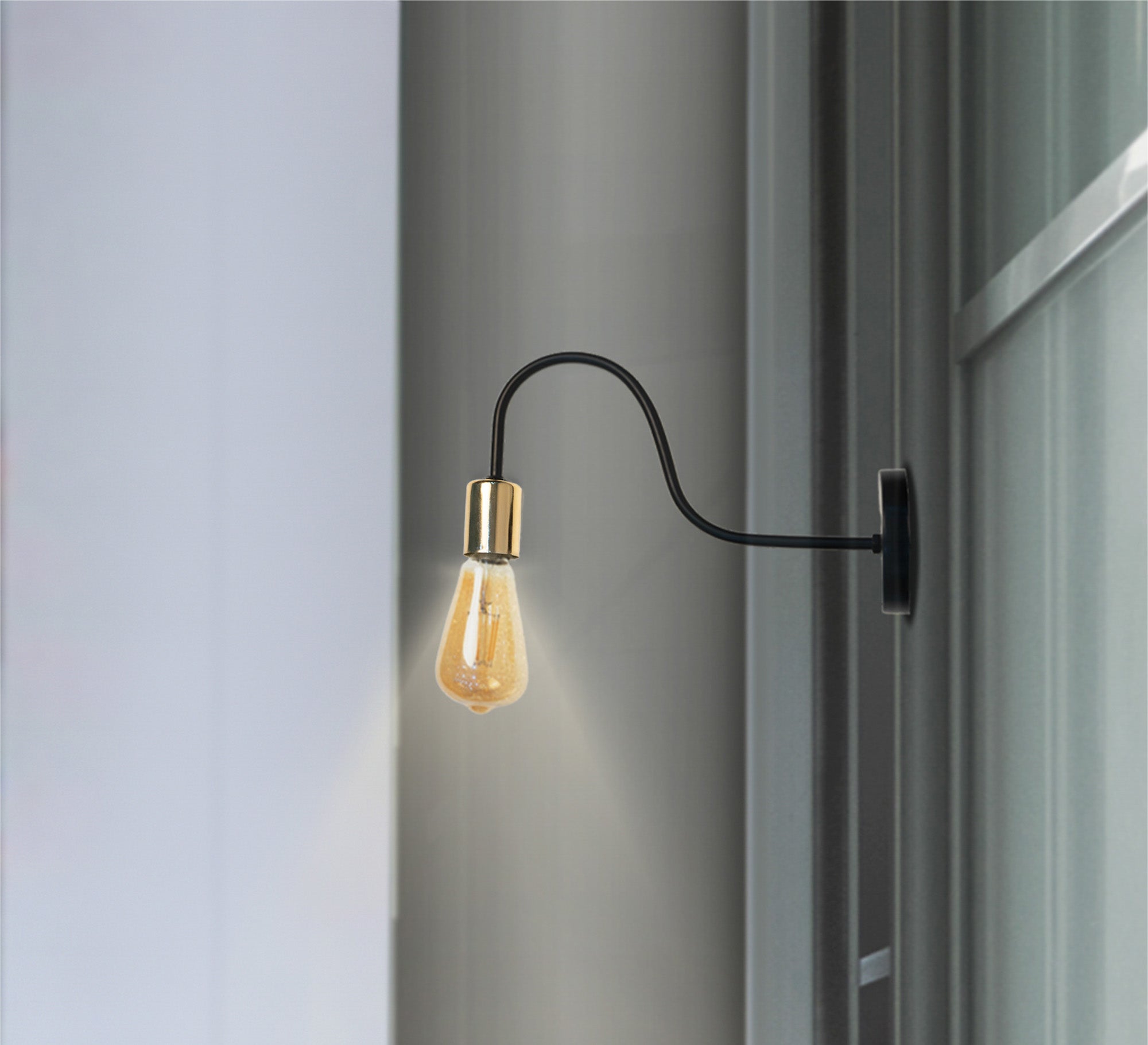 Simple black wall Lamp. - Vitrine Furniture - Lighting