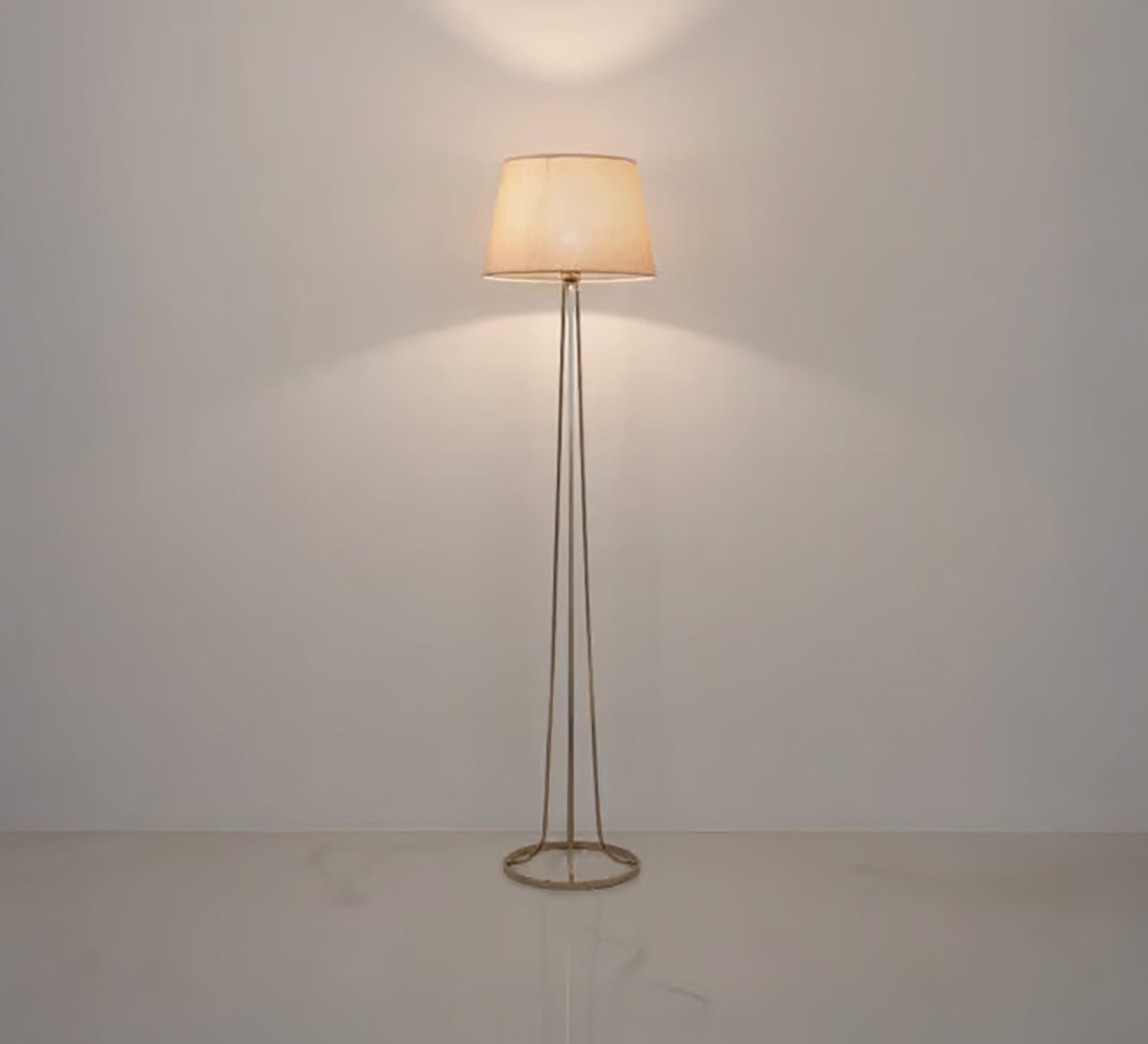 Sleek, streamlined floor lamp - Vitrine Furniture - Floor lamps