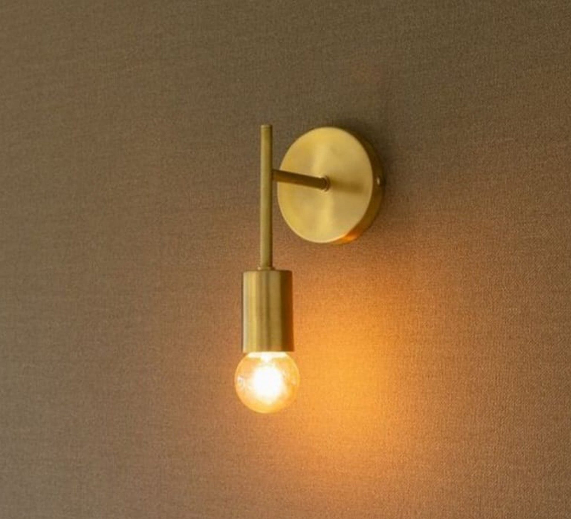 Small golden metal wall lamp - Vitrine Furniture - Lighting