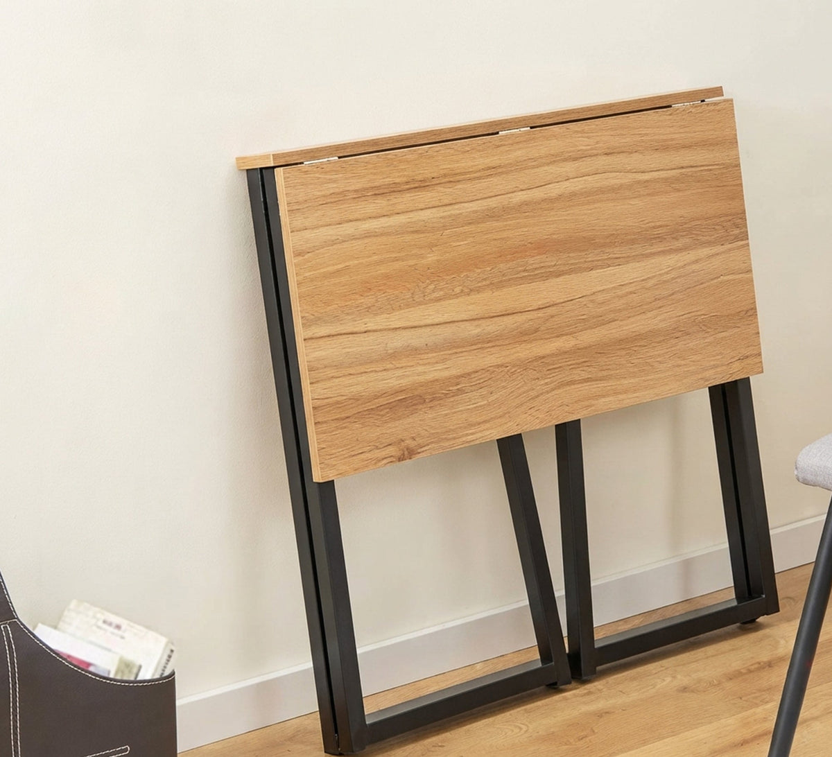 Smartly designed foldable desk - Vitrine Furniture - Desks