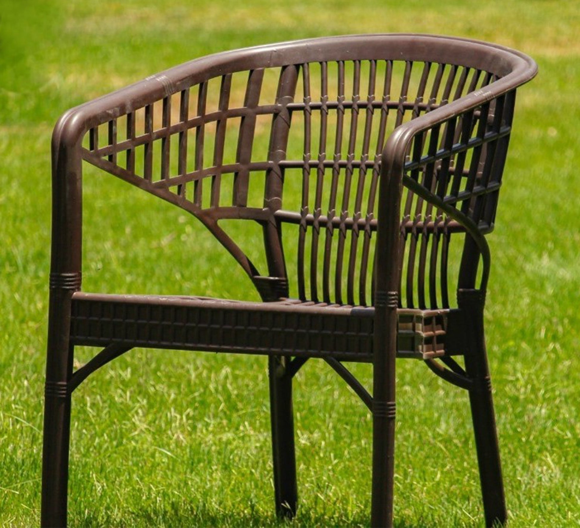 Stylish, comfortable, brown patio set with beige cushions. - Vitrine Furniture - Outdoor Products