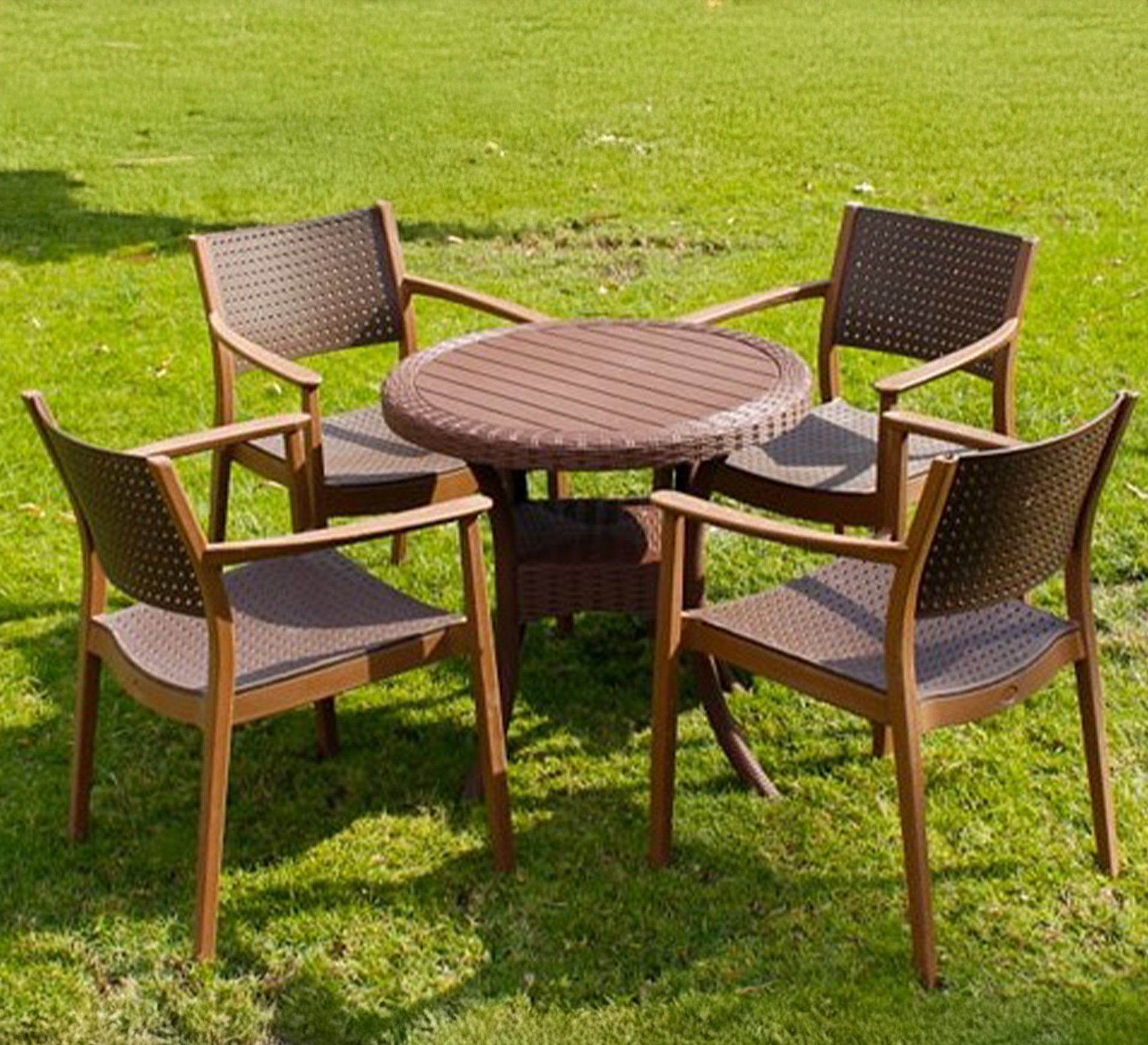 Stylish dark brown outdoor dining set - Vitrine Furniture - Outdoor Products