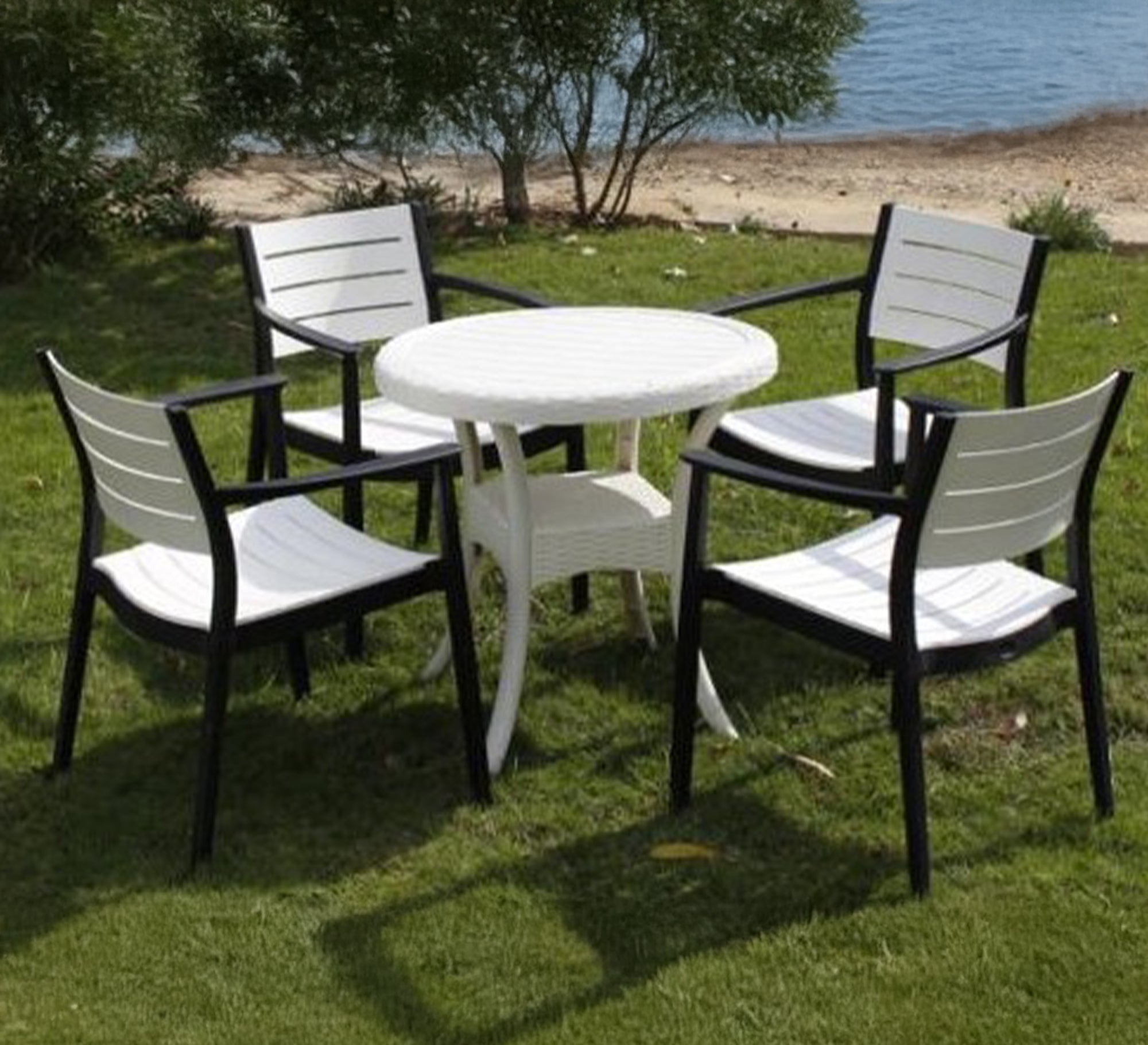 Stylish two - tone black and white outdoor dining set - Vitrine Furniture - Outdoor Products
