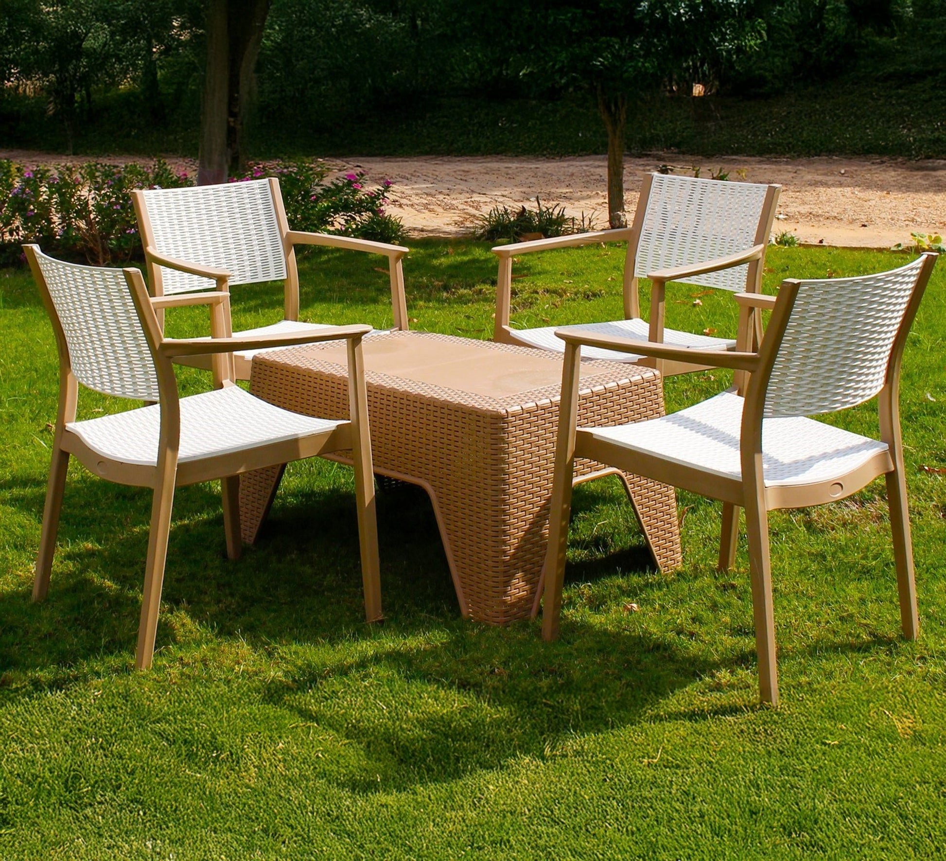 Stylish two - tone coffee table and chairs set - Vitrine Furniture - Outdoor Products
